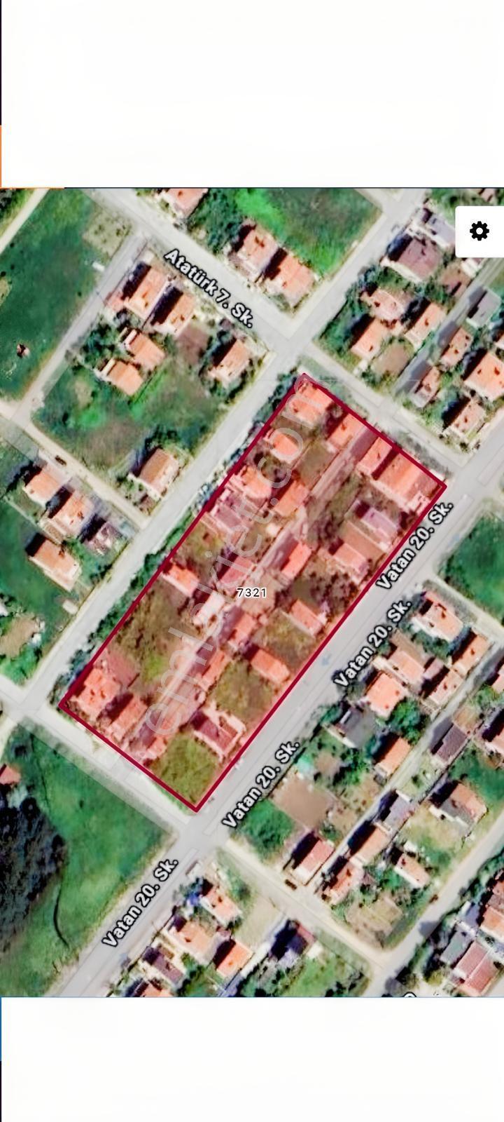 Yeniçiftlikte Satılık 165 M2 ..2.5 Kat Villa Tapulu Arsa