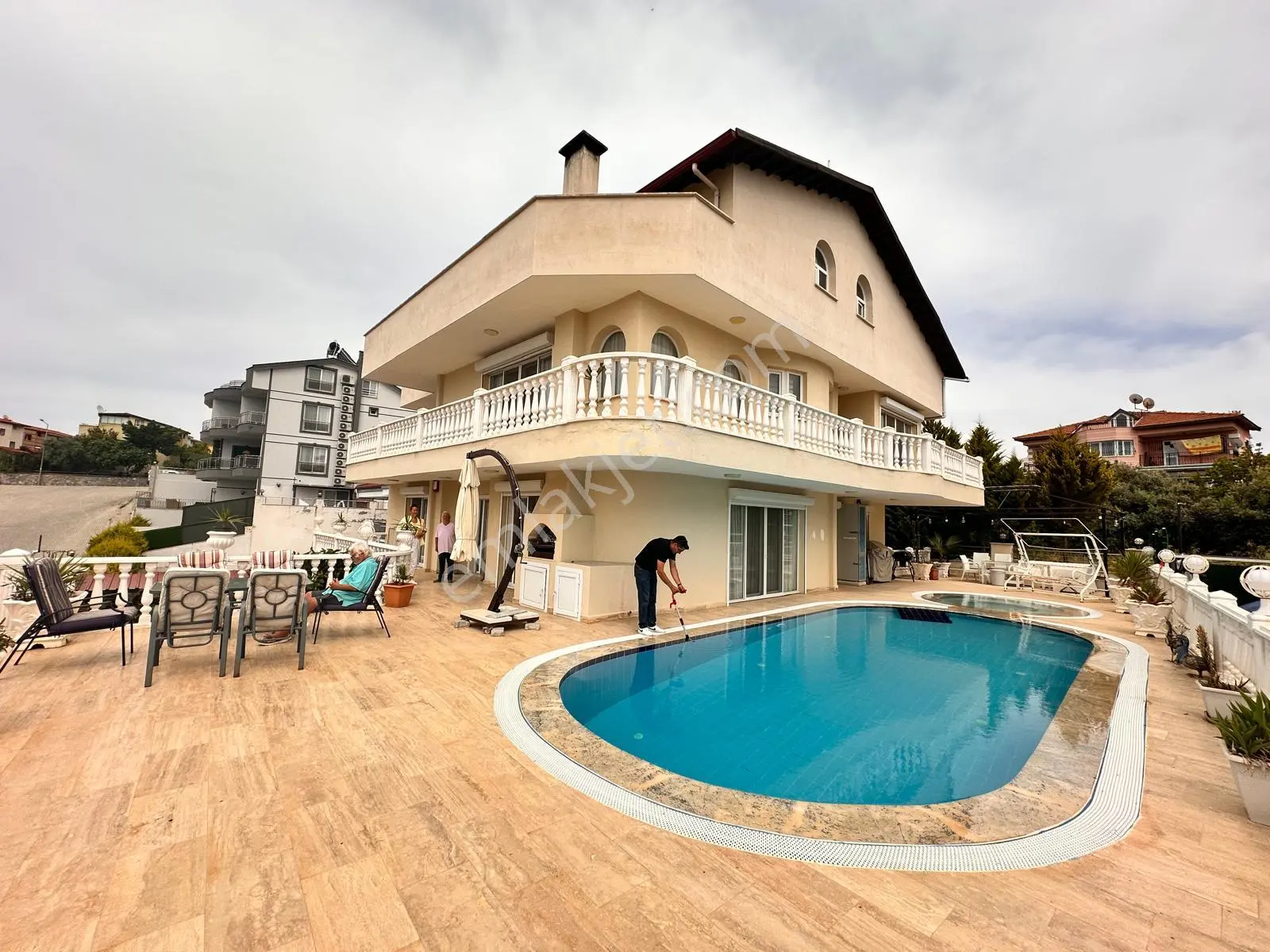 Kuşadası Kadınlar Deniz 10 Odalı Özel Havuzlu Deniz Manzaralı Tek Müstakil Villa - Görsel 2