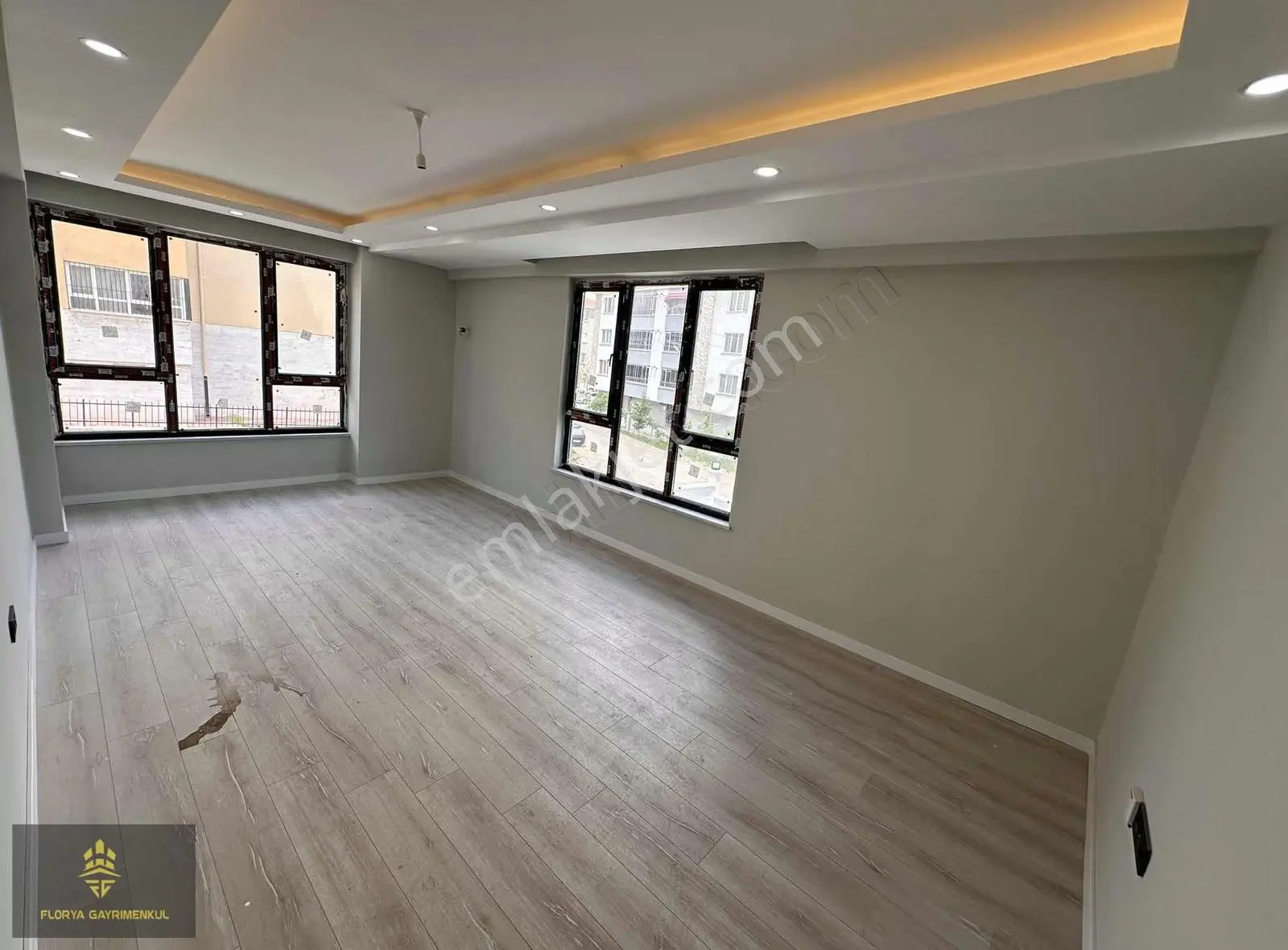 Floryadan Tarih Bulv. Yakını Ebv. Banyolu Özel Garajlı3+1daire