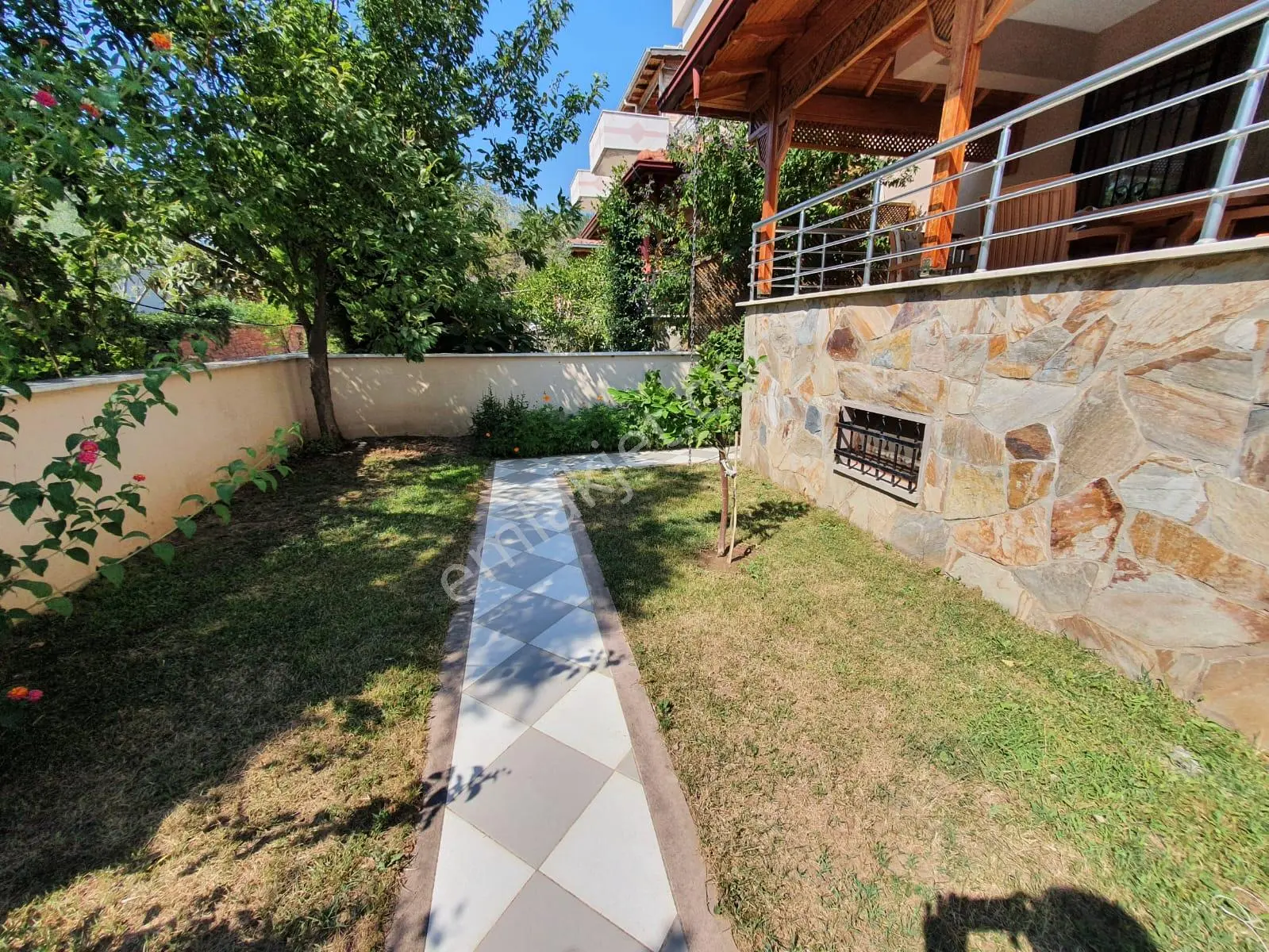 Altınoluk İlkbahar Dan Denize 100 Metre Müstakil Bahçeli 3+1 Villa - Görsel 2