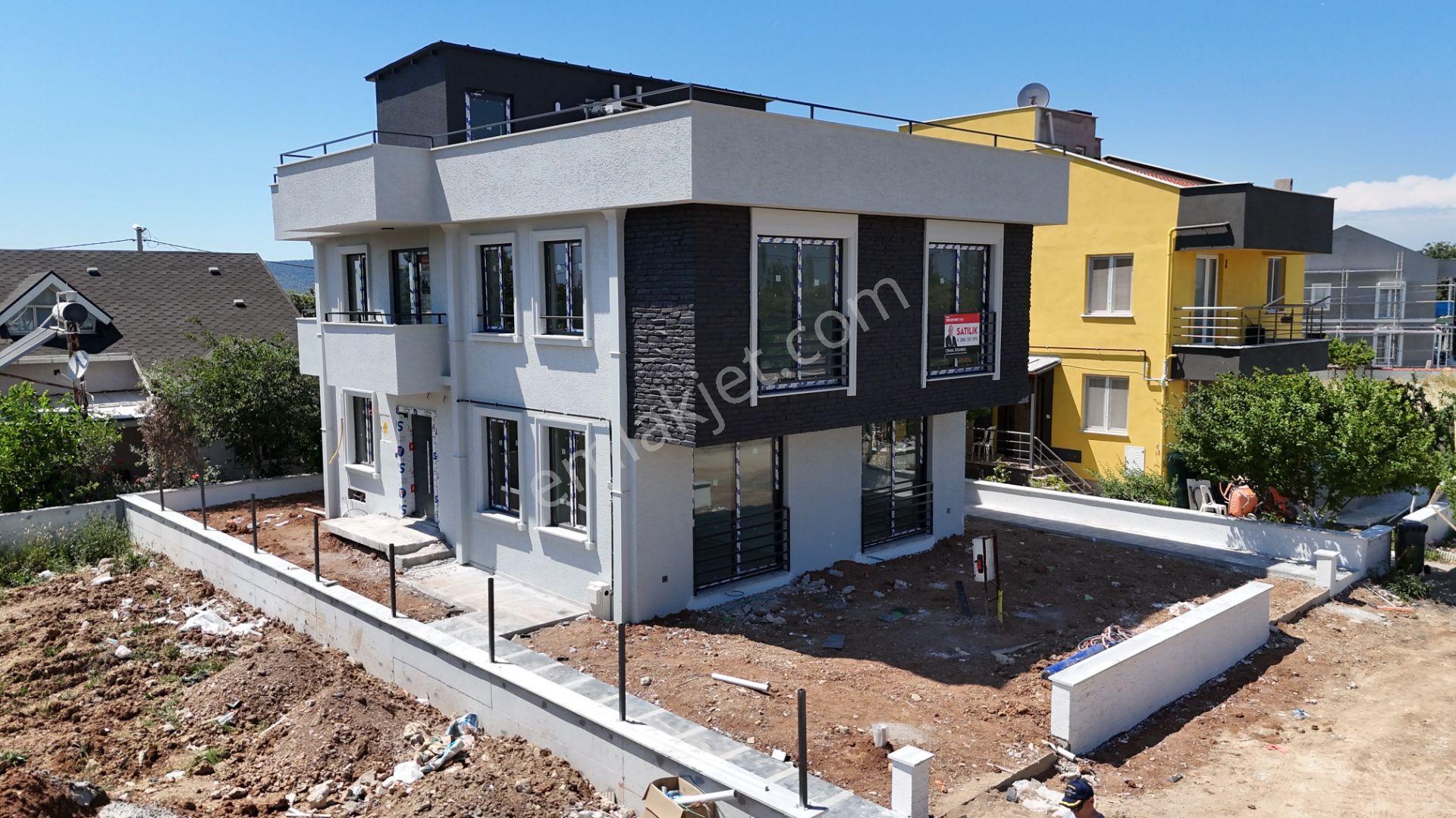 Çanakkale Dardanos’ta Boğaz Manzaralı Satılık 2+1 Villa - Görsel 3