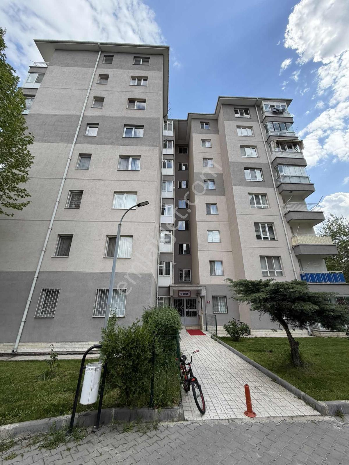 Polat Live'dan Metro Yakını Asansörlü Yapılı Satılık 3+1 Daire