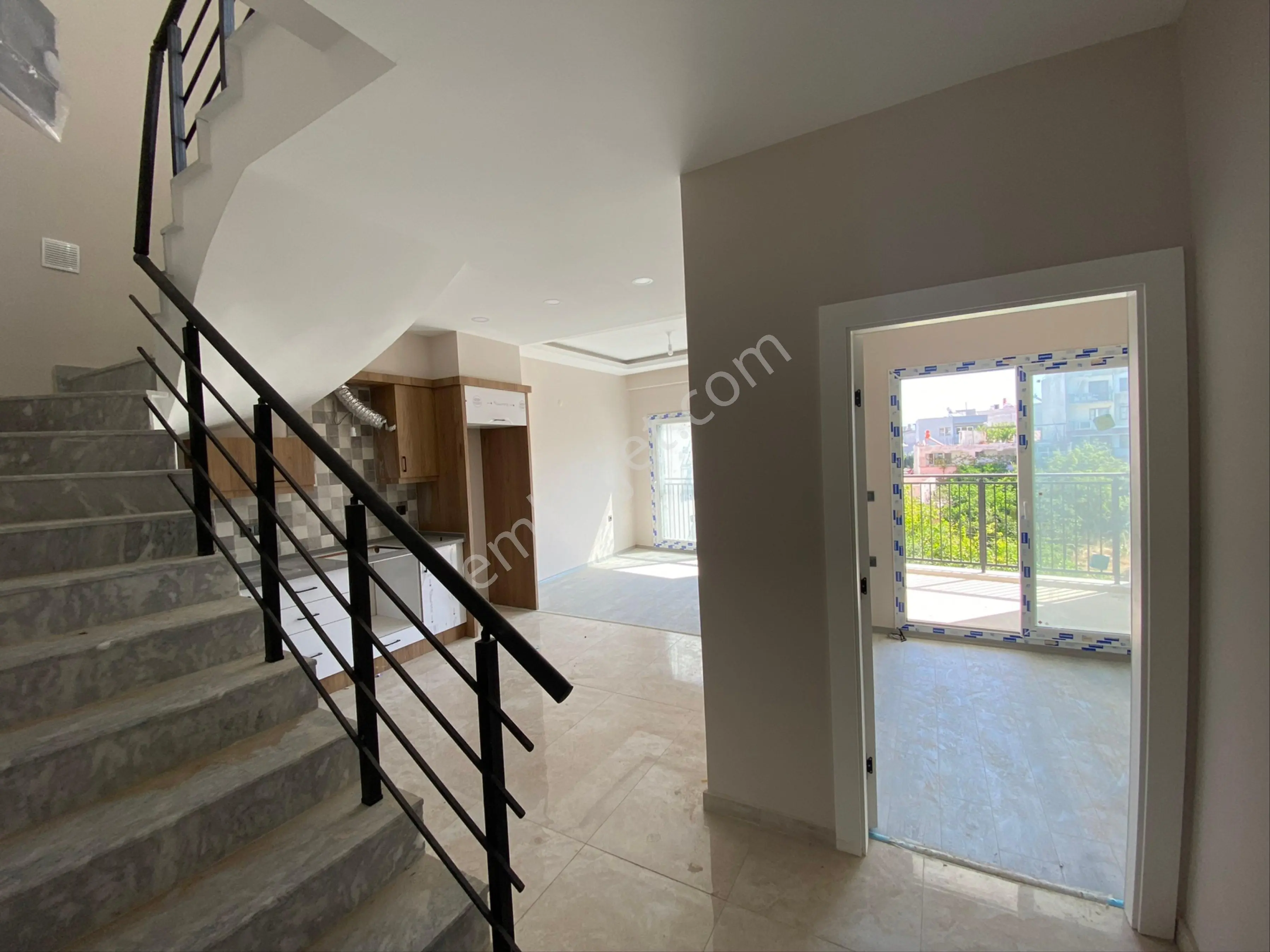 Kuşadası Güzelçamlı'da Satılık Sıfır Yapım Dubleks Daire - Görsel 2