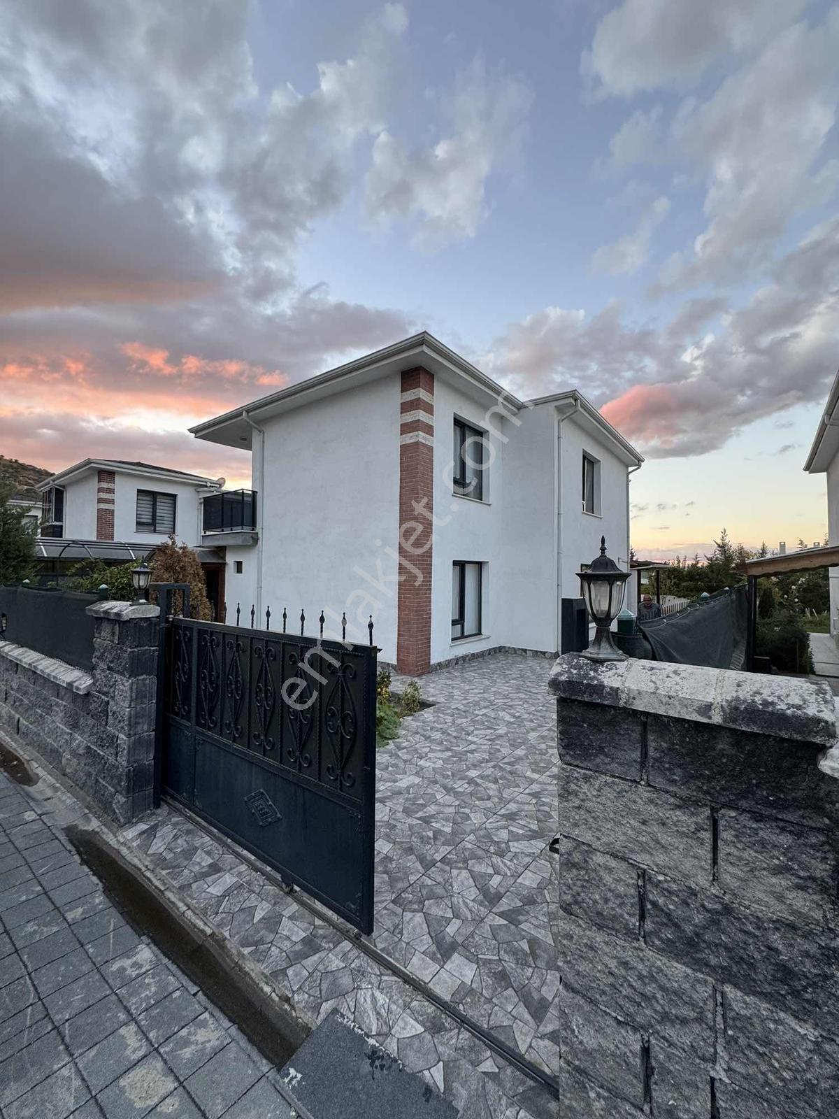 Eğribucakta Yola Sıfır 6+1 Lüx Villa Eşyalar Fiyata Dahil Dir