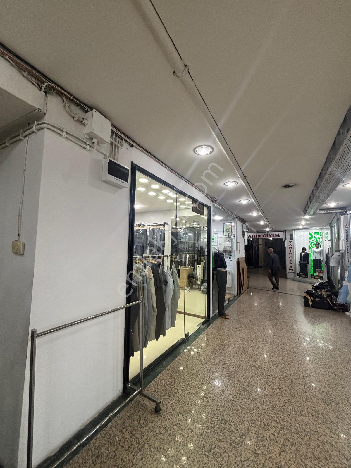 Sirkeci Merkezinde Çok Amaçlı Veya Yatırımlık Satılık Dükkanlar - Görsel 6