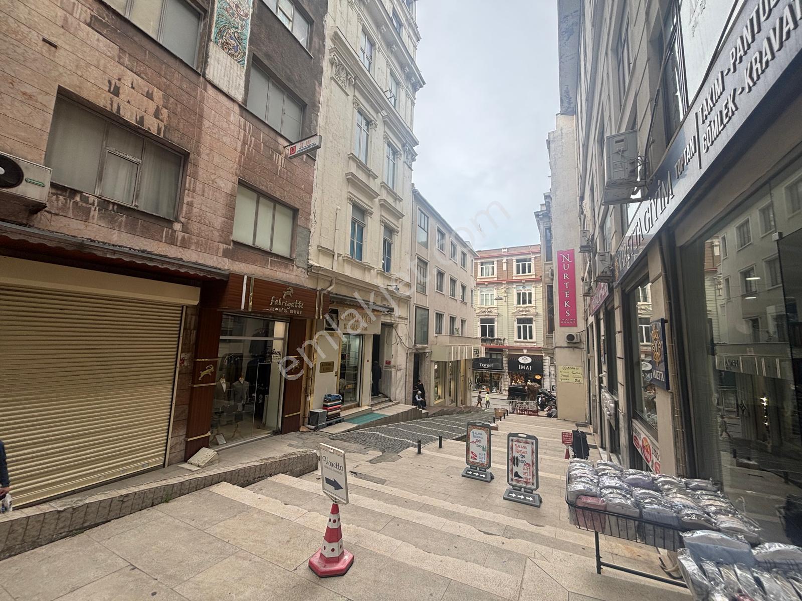 Sirkeci Merkezinde Çok Amaçlı Veya Yatırımlık Satılık Dükkanlar - Görsel 3