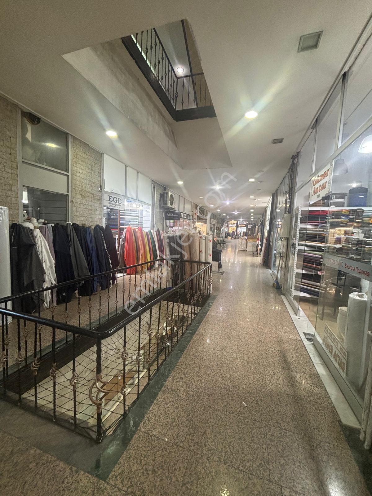 Sirkeci Merkezinde Çok Amaçlı Veya Yatırımlık Satılık Dükkanlar - Görsel 9