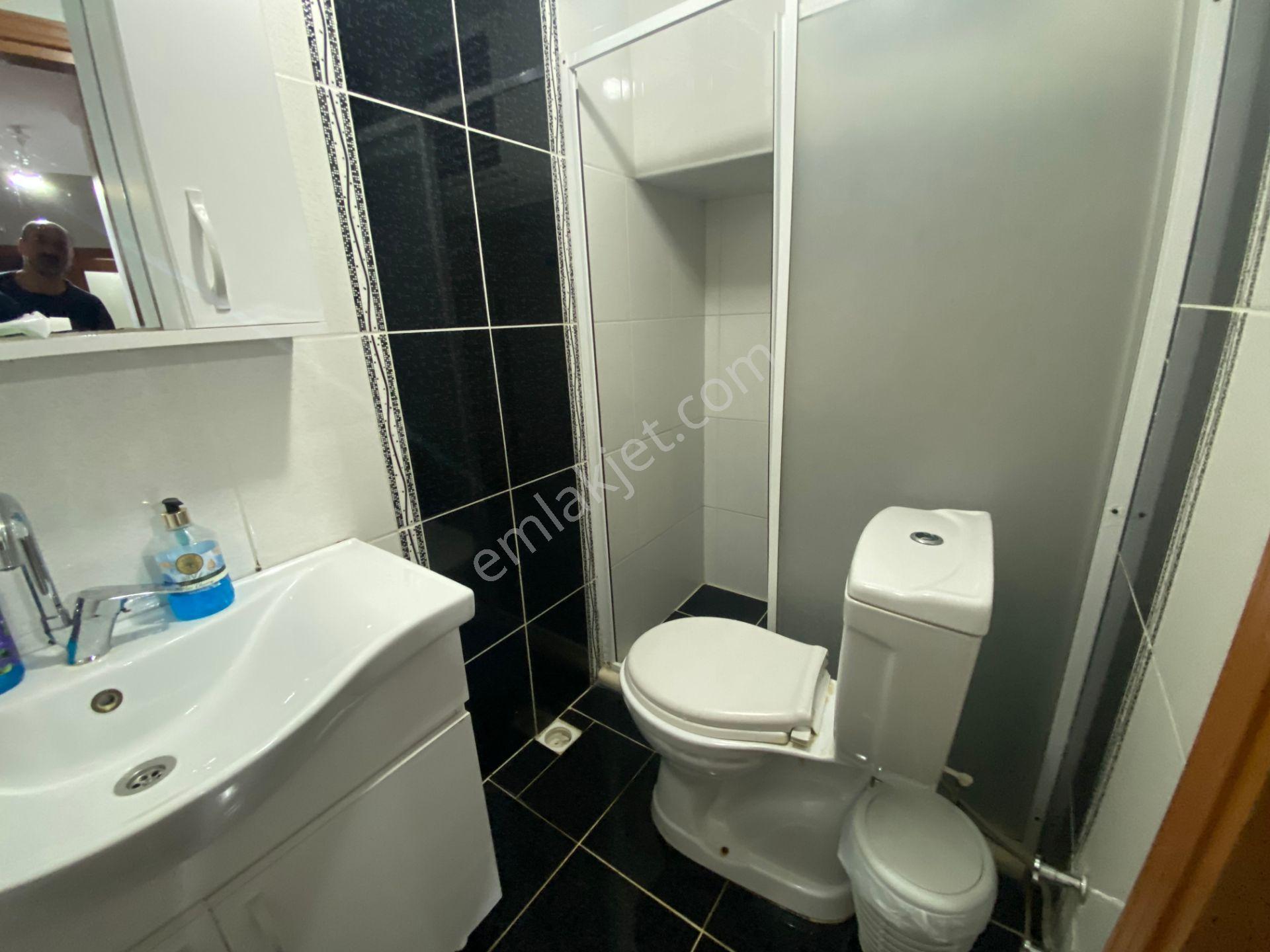 Avrupa Emlak Tan Menderes Mh 95m² 3+1 Bahçe Kat,metroya Yakın,çift Banyolu,14 Yıllık İskanlı,satılık - Görsel 16