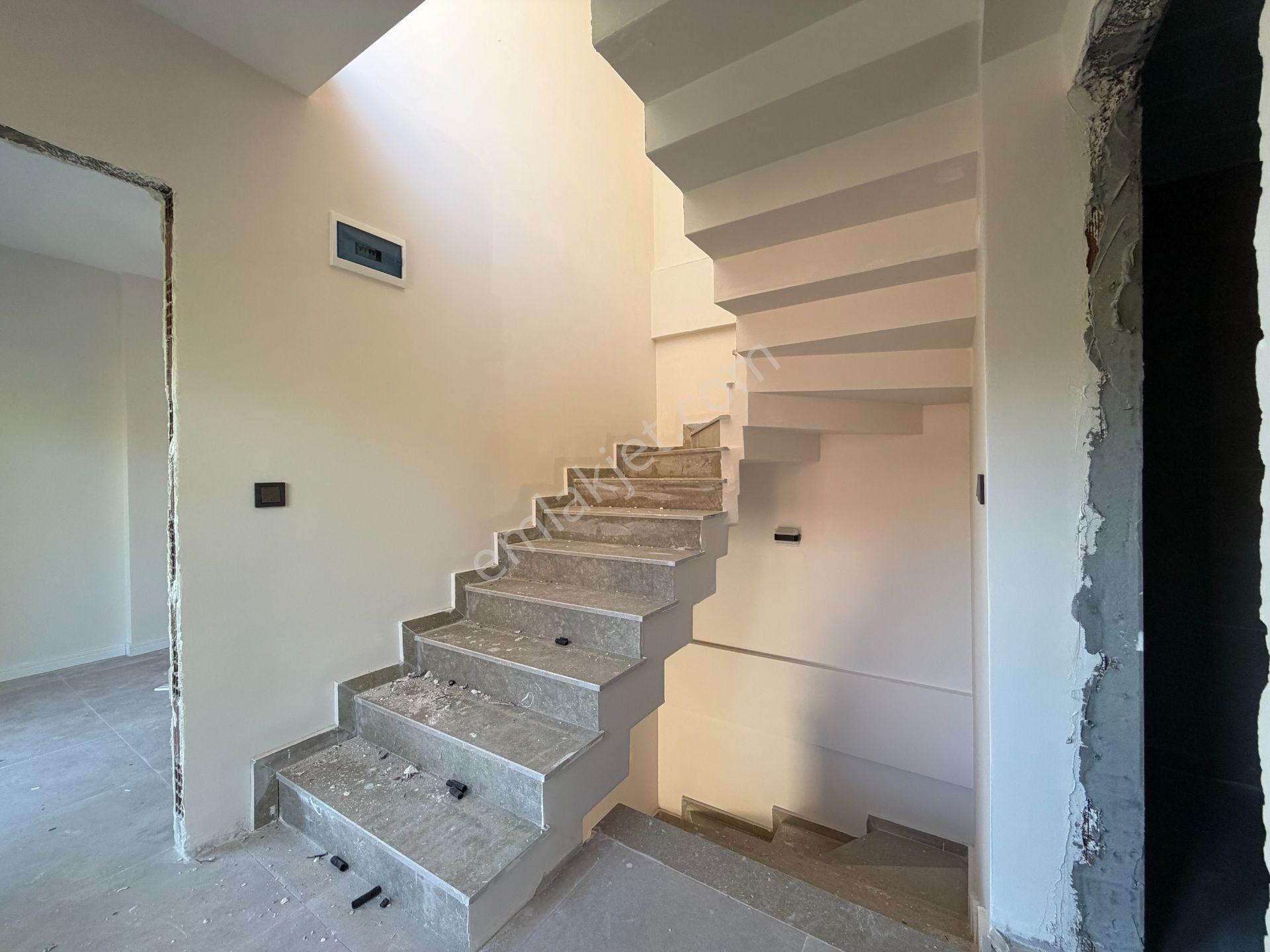 Çanakkale Dardanos’ta Boğaz Manzaralı Satılık 2+1 Villa - Görsel 24