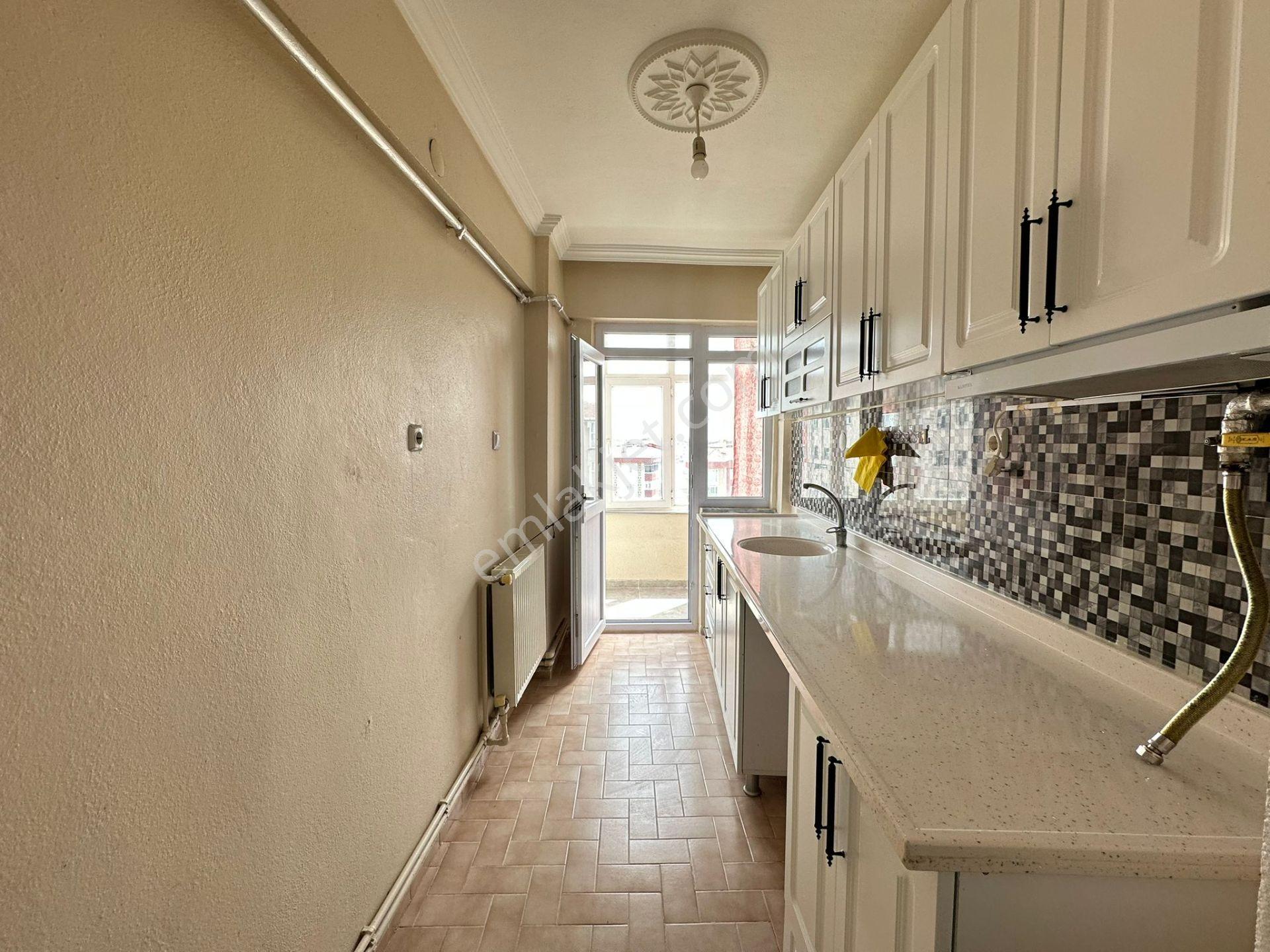Çerkezköy Öztrak Caddesinde Ön Cephe 2+1 Kiralık Daire - Görsel 16