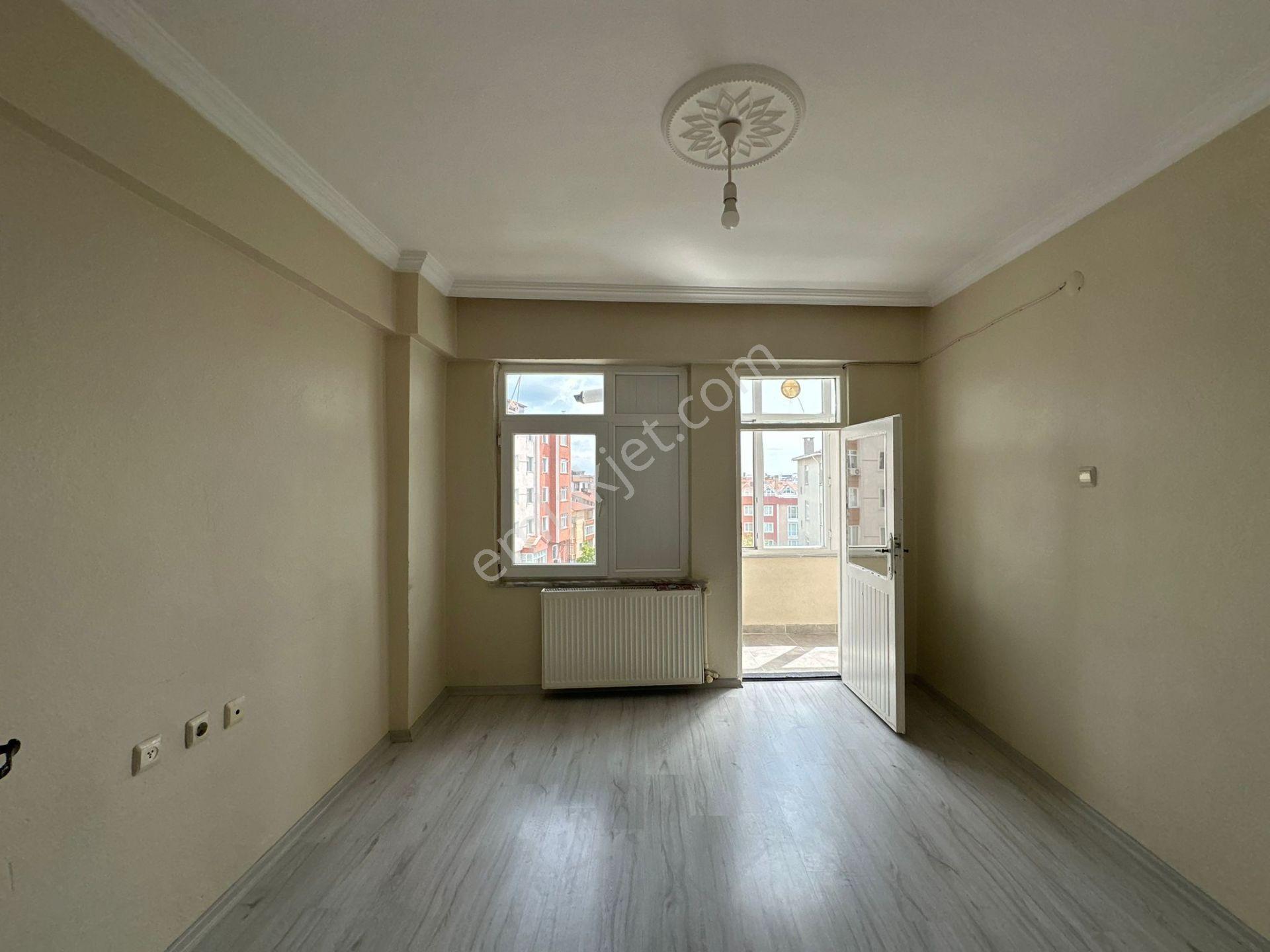 Çerkezköy Öztrak Caddesinde Ön Cephe 2+1 Kiralık Daire - Görsel 7