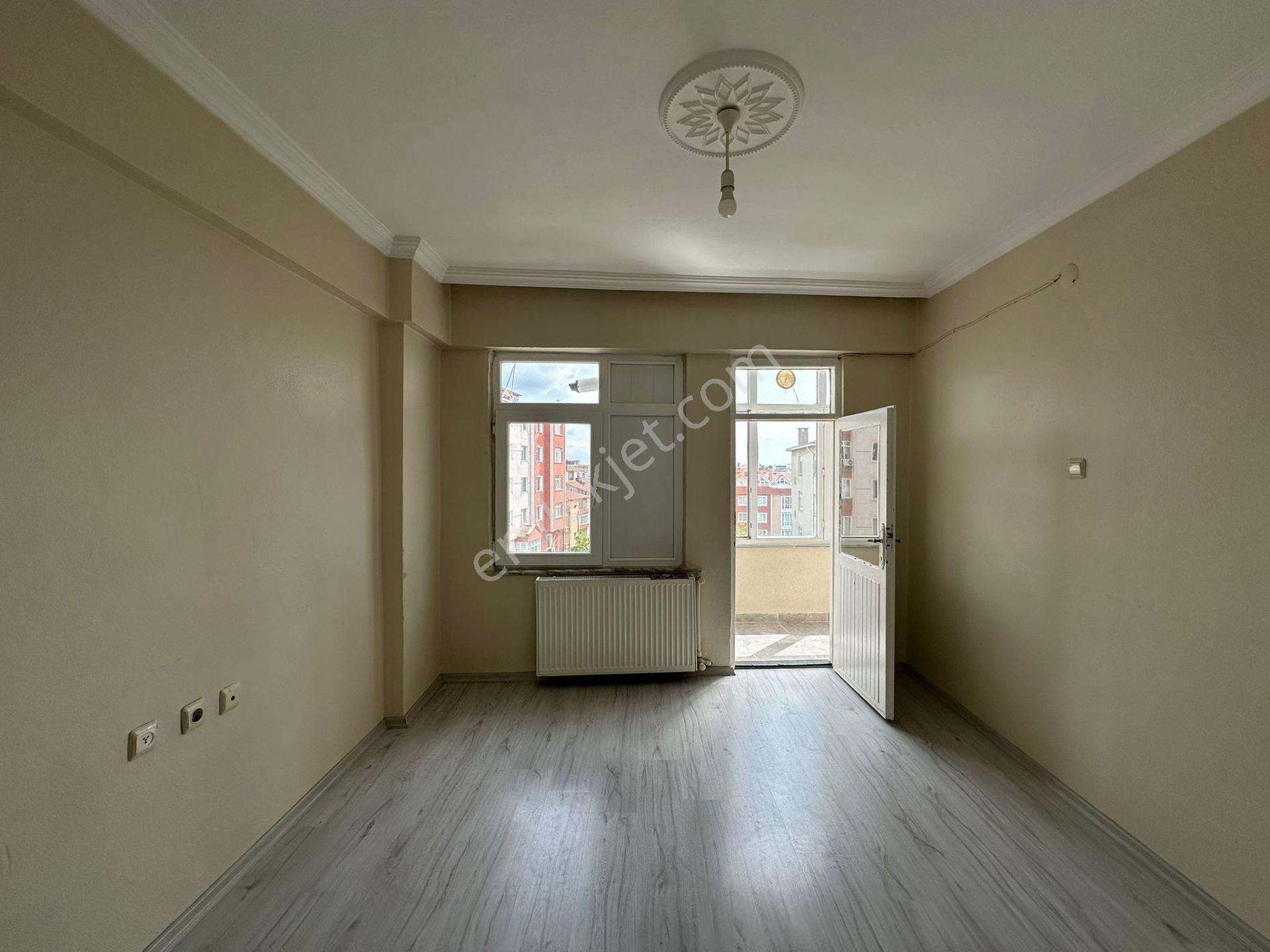 Çerkezköy Öztrak Caddesinde Ön Cephe 2+1 Kiralık Daire - Görsel 8
