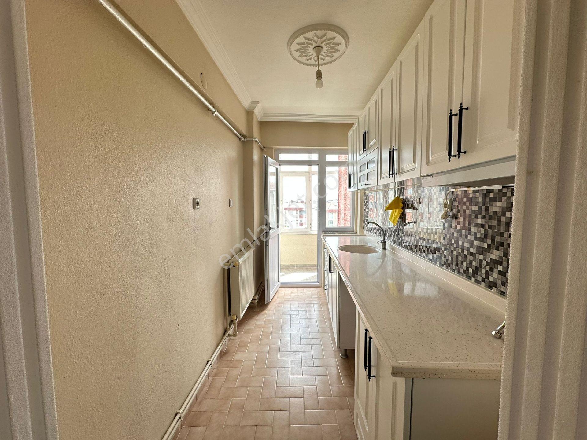 Çerkezköy Öztrak Caddesinde Ön Cephe 2+1 Kiralık Daire - Görsel 19