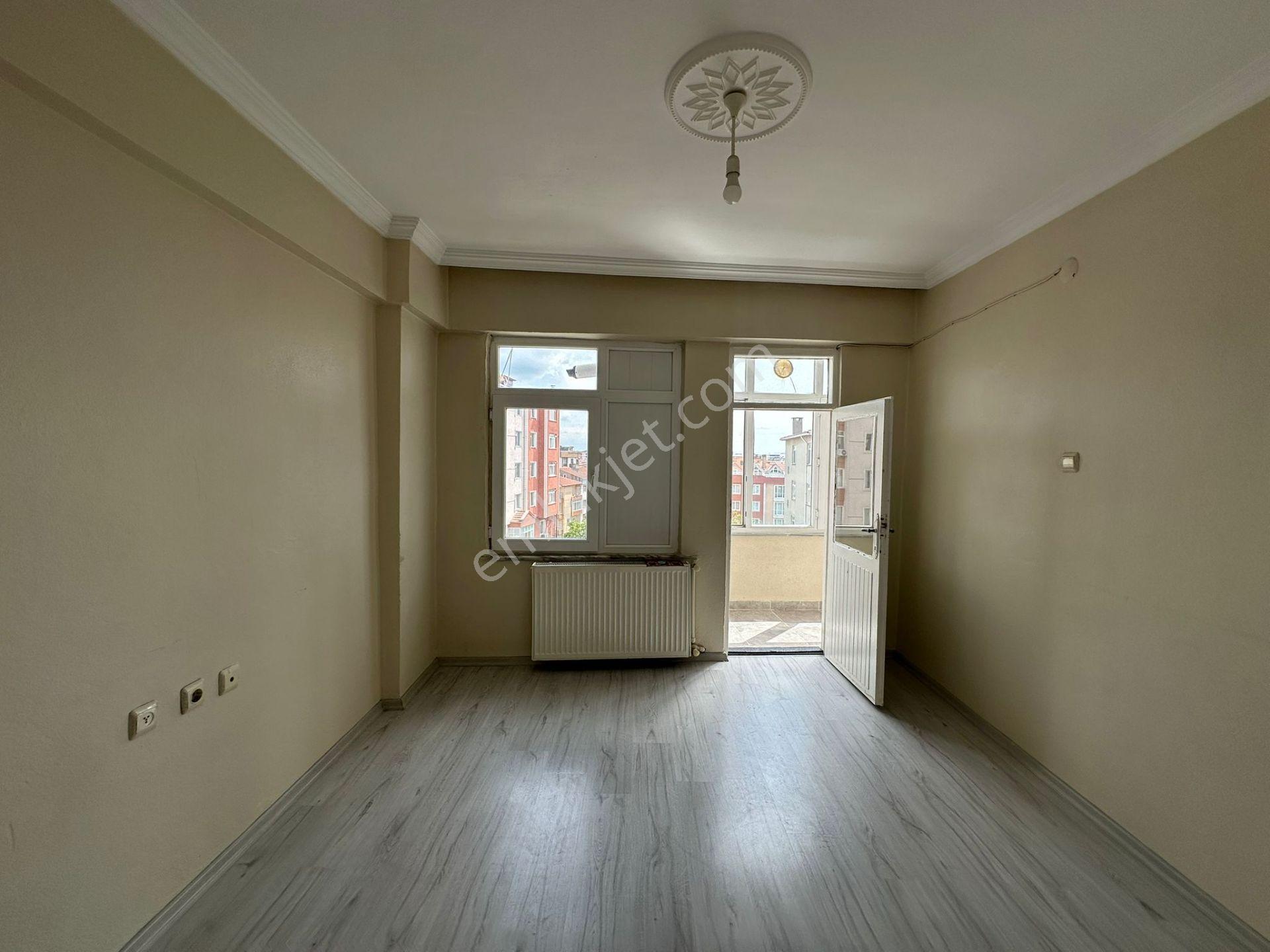 Çerkezköy Öztrak Caddesinde Ön Cephe 2+1 Kiralık Daire - Görsel 9