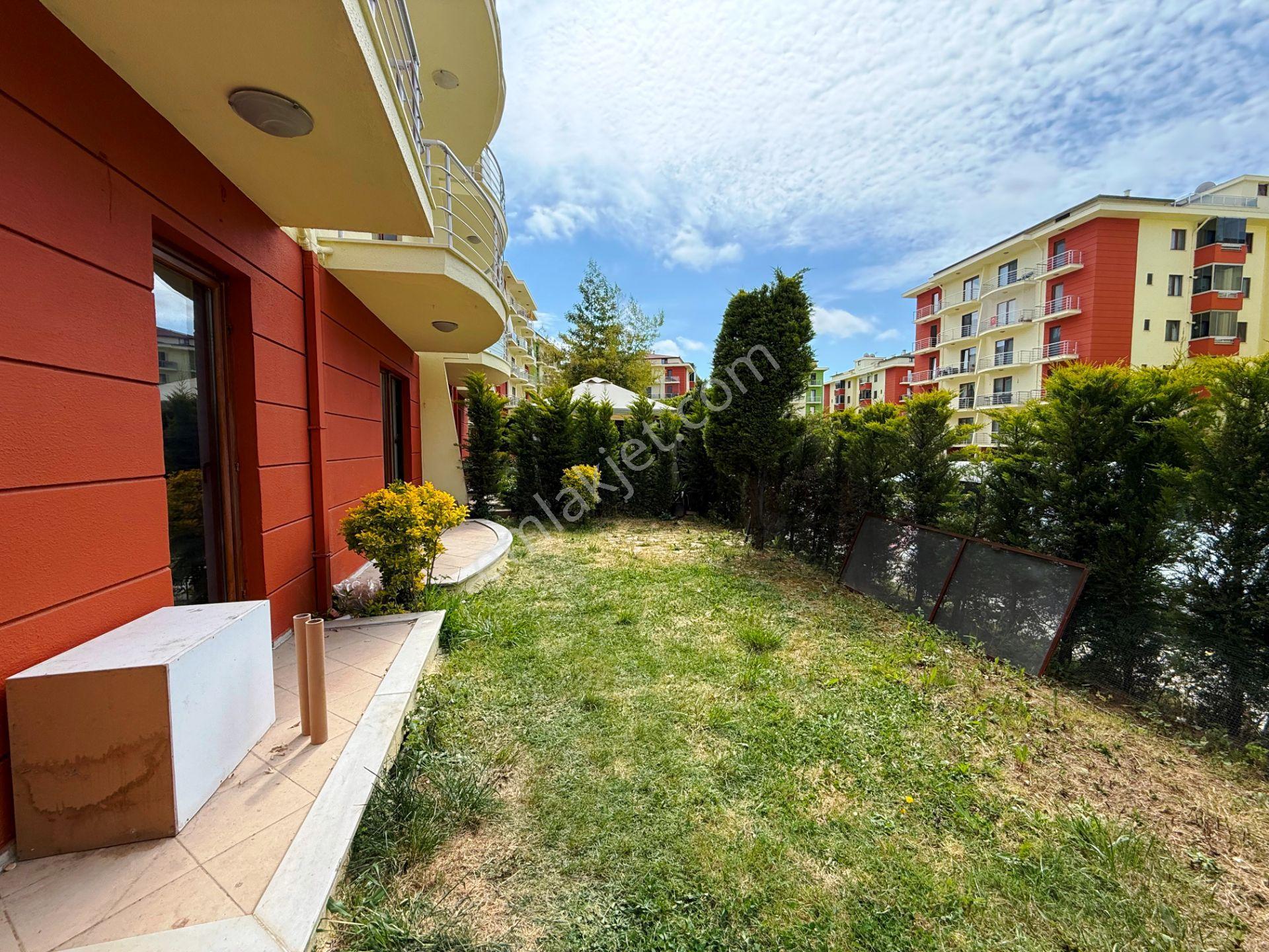 Sarı Evler Sitesi 145m2 Yenilenmiş Balkonlu Depolu Kiralık 3+1 - Görsel 35