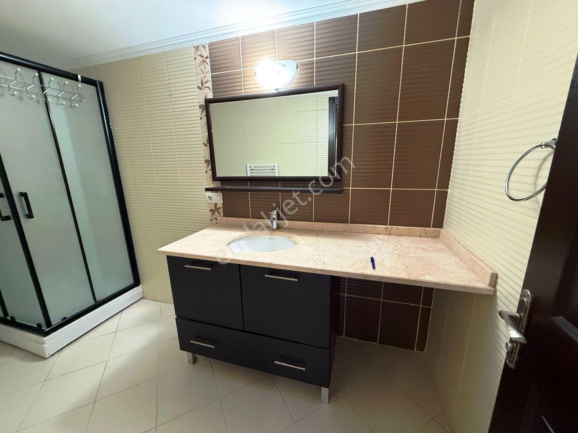 Sancaktepe Sarı Evler'de 145+25m2 Bahçeli 2 Banyolu Kiralık 3+1 - Görsel 18