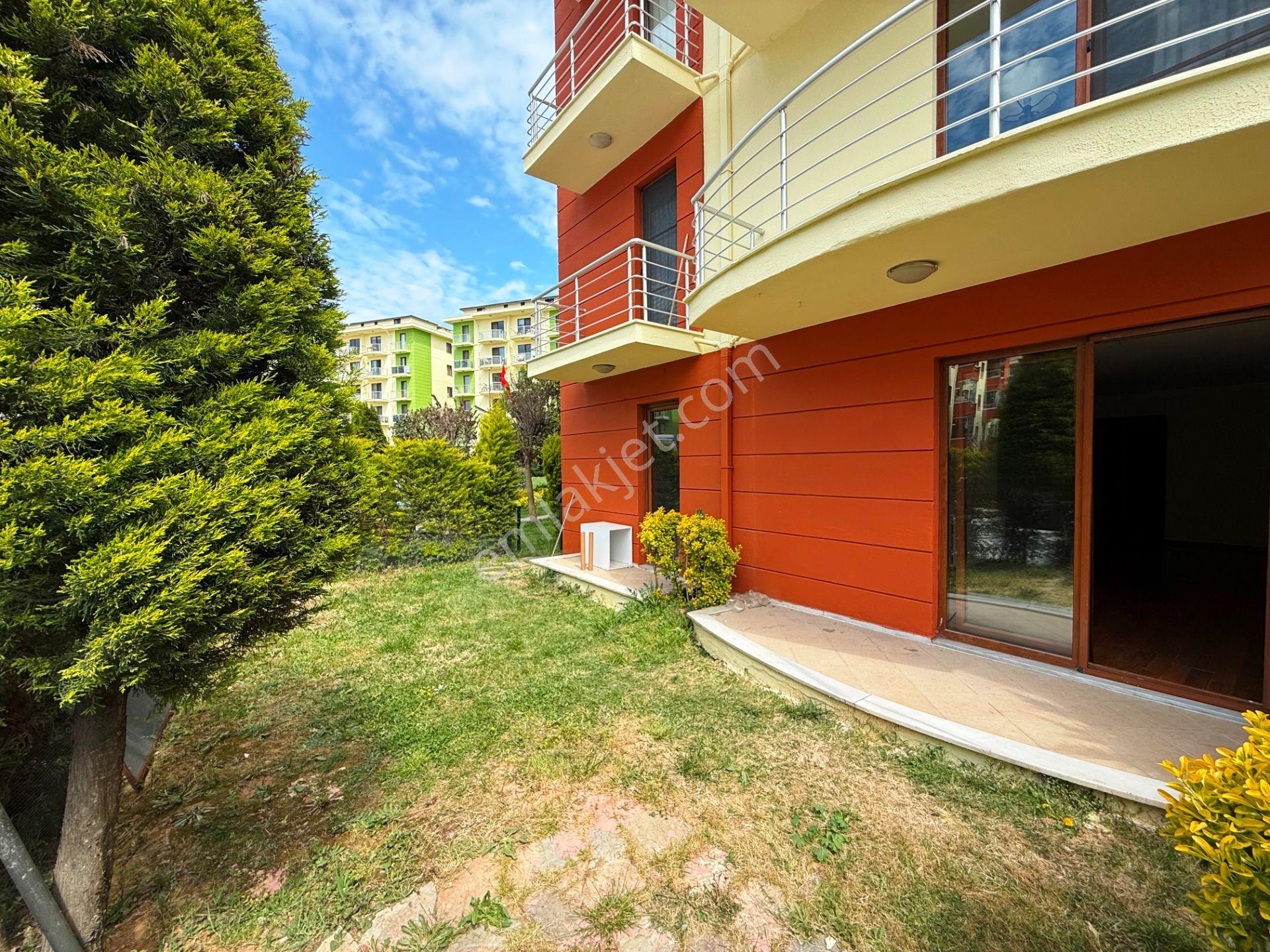 Sancaktepe Sarı Evler'de 145+25m2 Bahçeli 2 Banyolu Kiralık 3+1 - Görsel 33