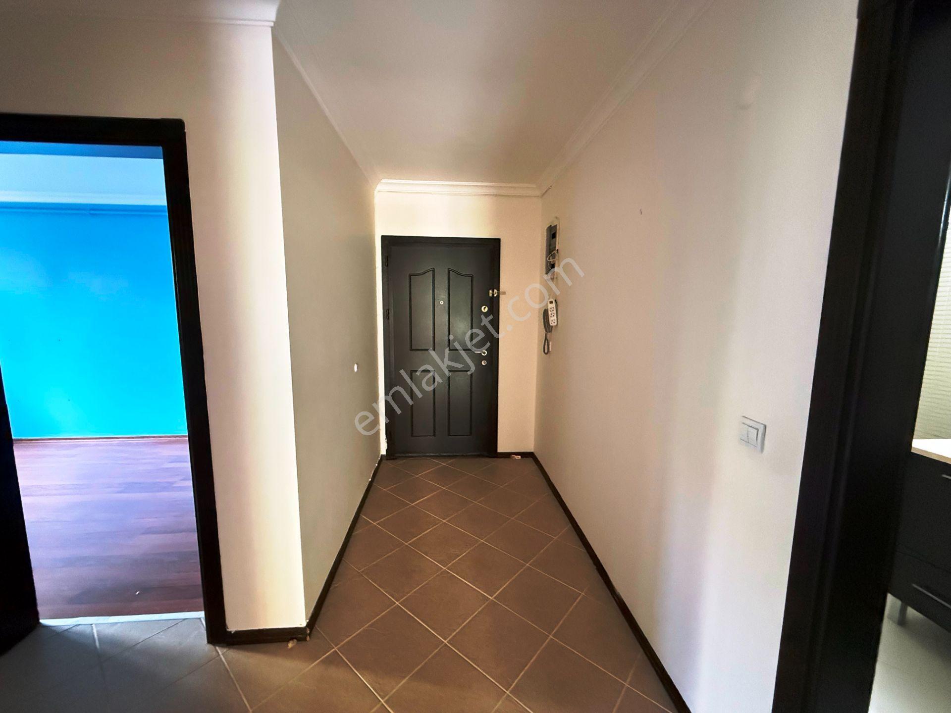 Sancaktepe Sarı Evler'de 145+25m2 Bahçeli 2 Banyolu Kiralık 3+1 - Görsel 17
