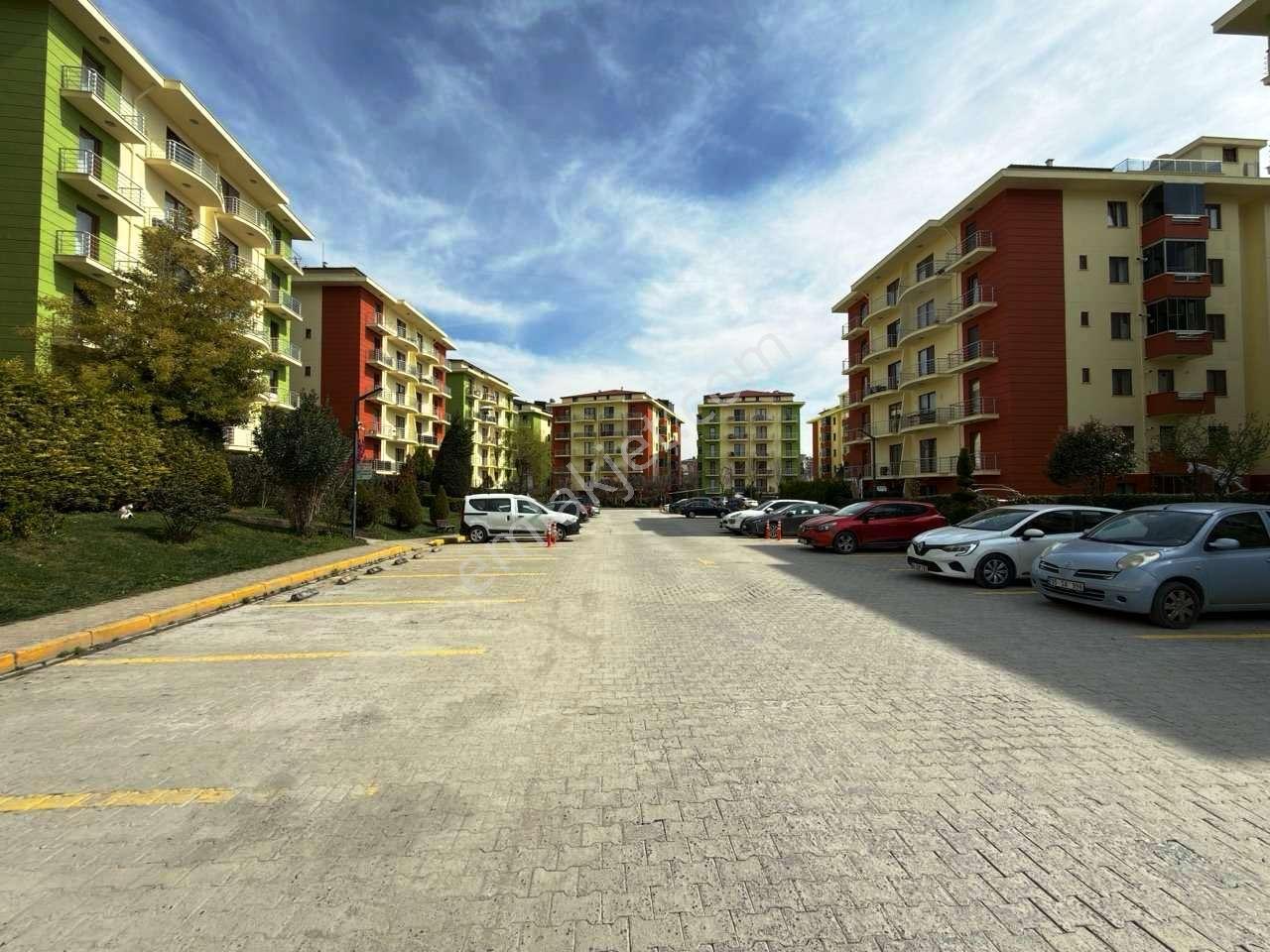 Sancaktepe Sarı Evler'de 145+25m2 Bahçeli 2 Banyolu Kiralık 3+1 - Görsel 30