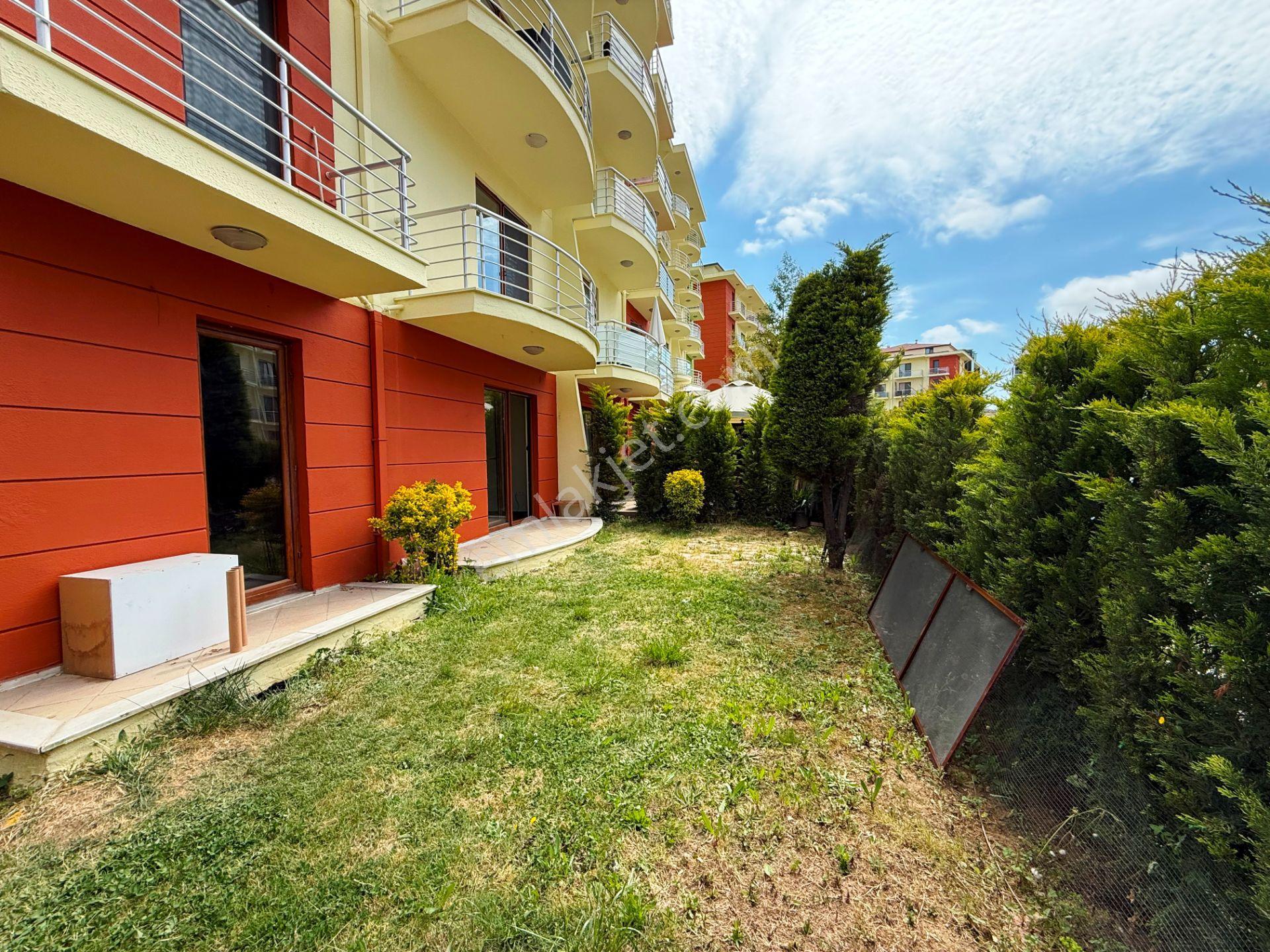 Sancaktepe Sarı Evler'de 145+25m2 Bahçeli 2 Banyolu Kiralık 3+1 - Görsel 35