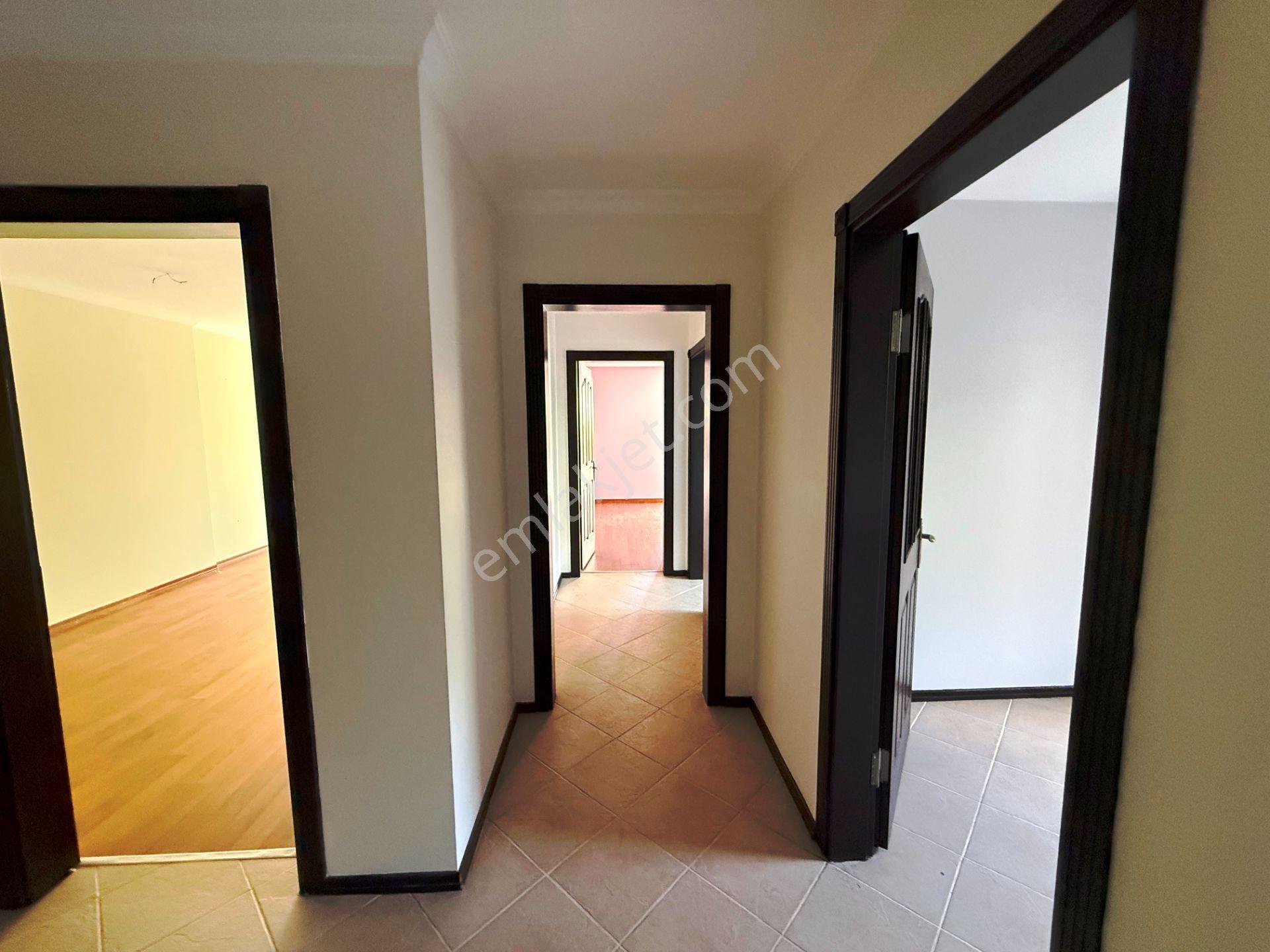 Sancaktepe Sarı Evler'de 145+25m2 Bahçeli 2 Banyolu Kiralık 3+1 - Görsel 16
