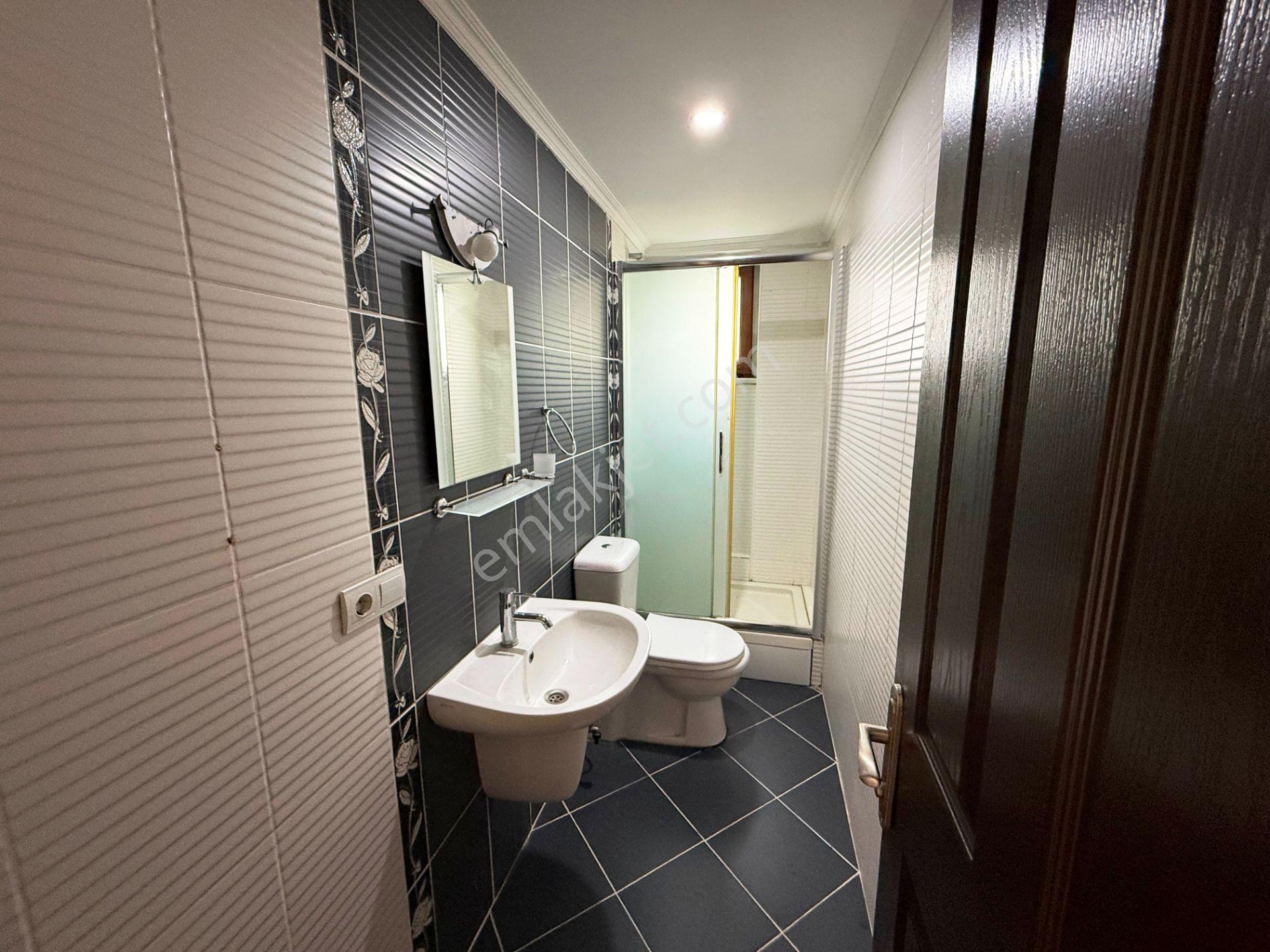 Sancaktepe Sarı Evler'de 145+25m2 Bahçeli 2 Banyolu Kiralık 3+1 - Görsel 21