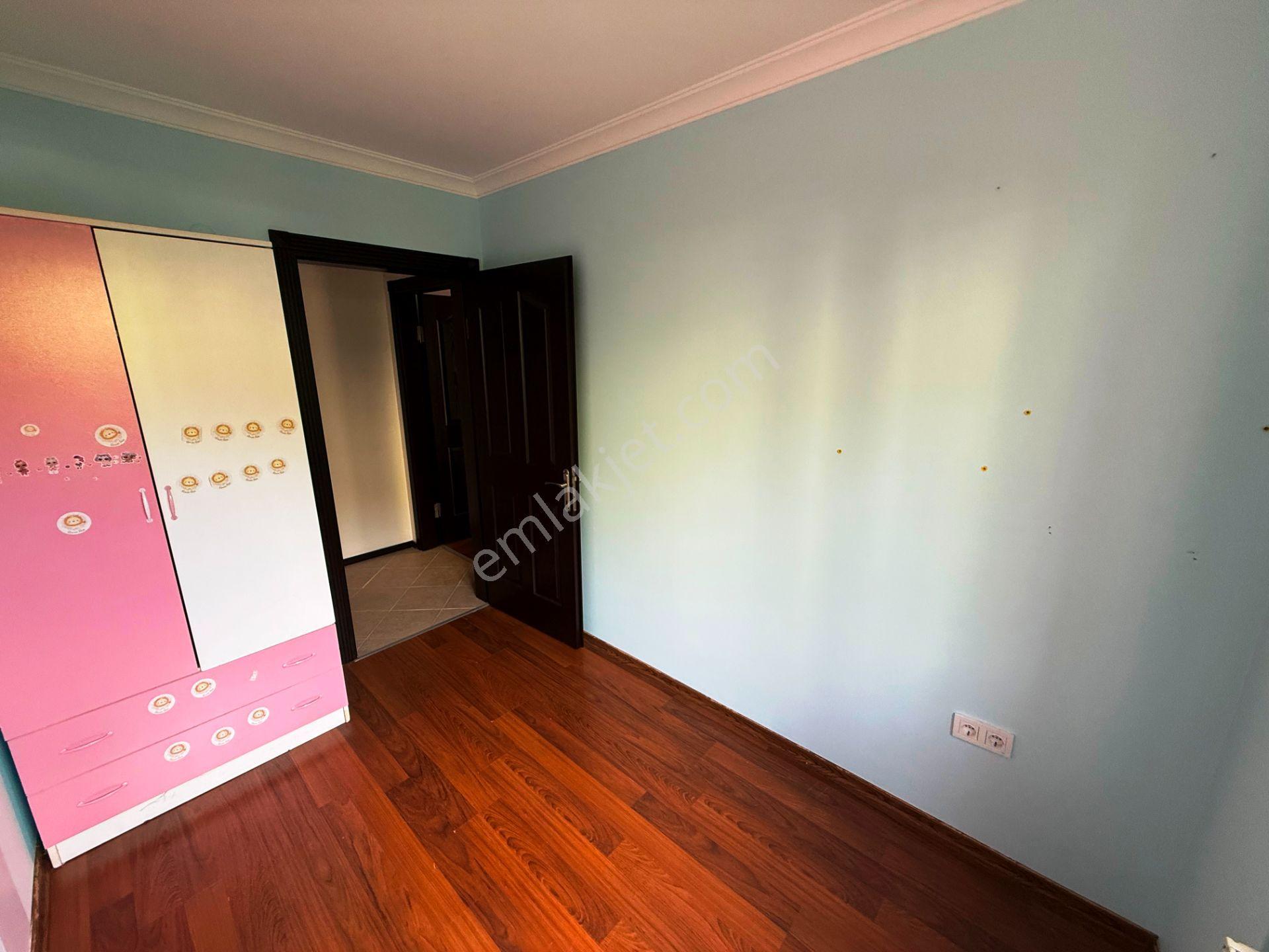 Sancaktepe Sarı Evler'de 145+25m2 Bahçeli 2 Banyolu Kiralık 3+1 - Görsel 14