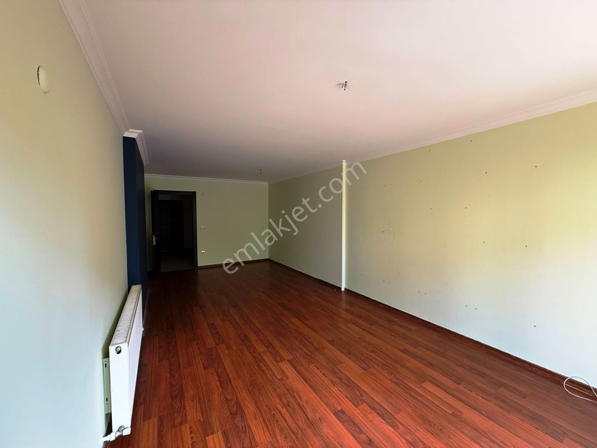 Sancaktepe Sarı Evler'de 145+25m2 Bahçeli 2 Banyolu Kiralık 3+1 - Görsel 5
