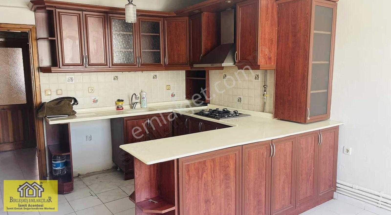 İzmit'te Merkezi Konumda Kiralık 2+1 Asansörlü Daire - Görsel 3