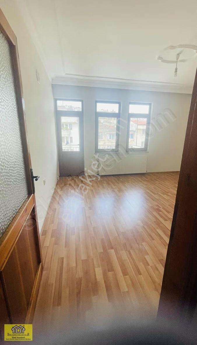 İzmit'te Merkezi Konumda Kiralık 2+1 Asansörlü Daire - Görsel 12