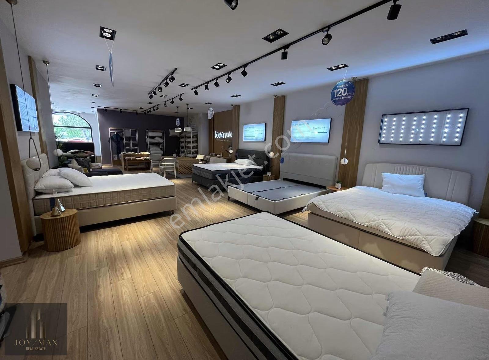 Cadde Üstü Devren Kiralık Mobilya Mağazası - Görsel 2