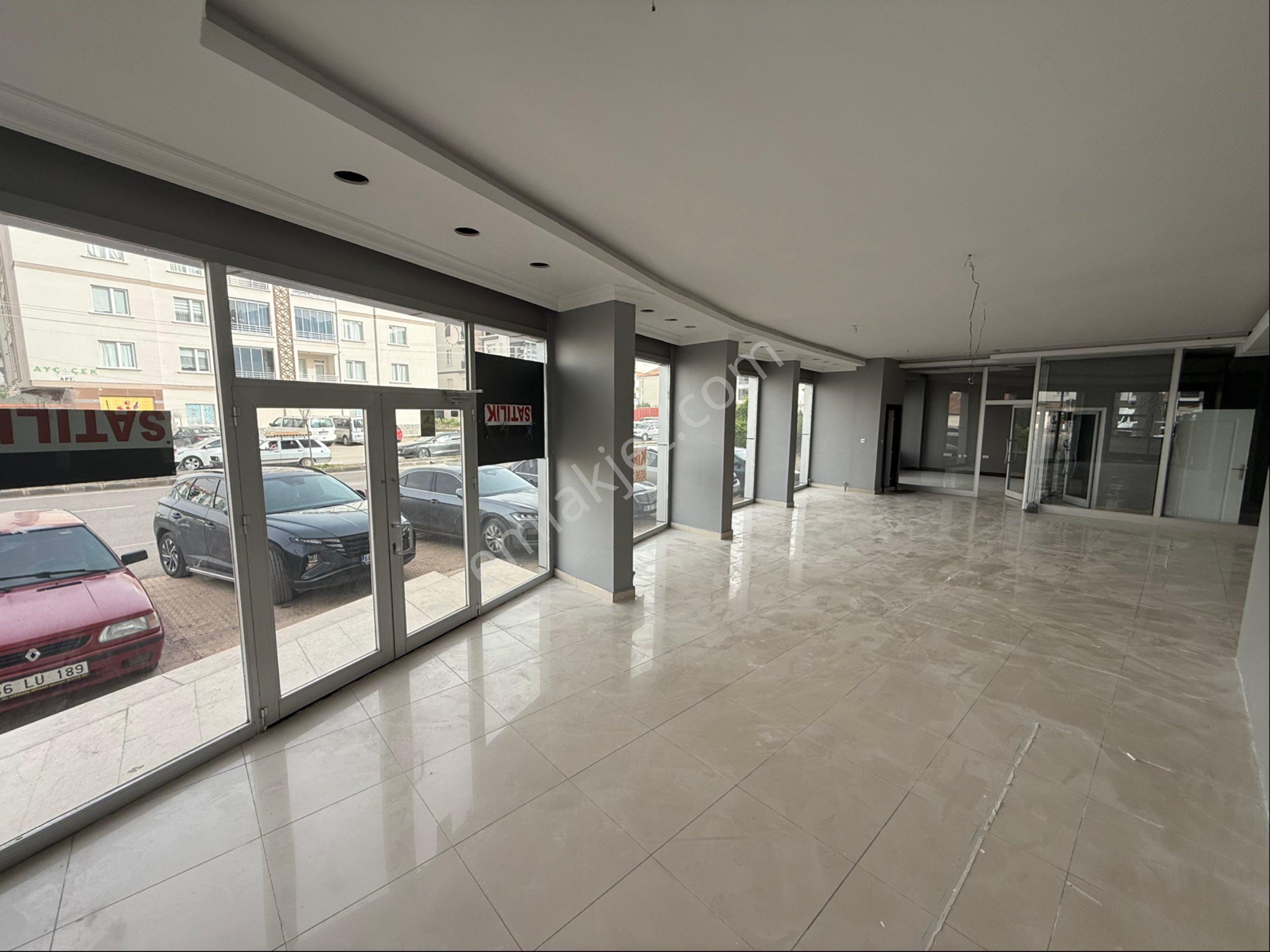Han Gayrimenkulden Alparslan Türkeş Bulvarında 165 M² Kiralık Dükkan
