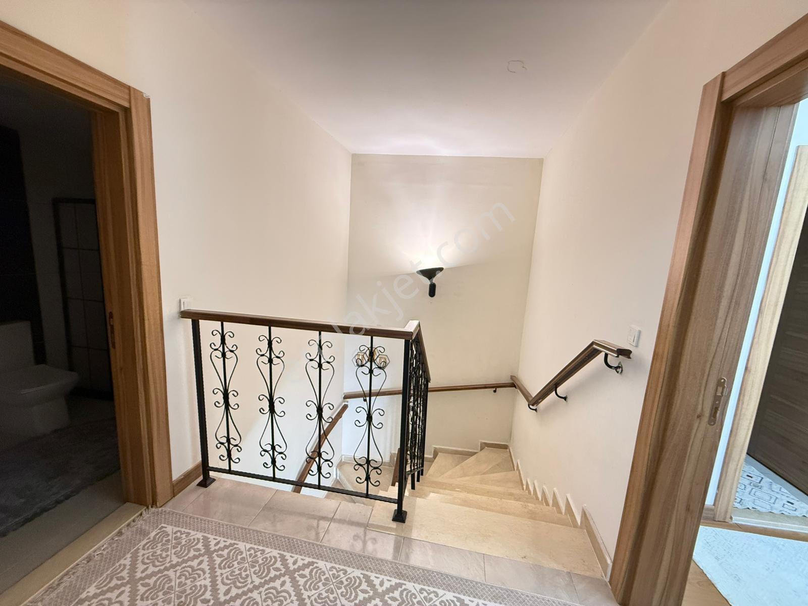 Sur Alipaşa’da Çok Acil Satılık 5+1 Müstakil Villa - Görsel 27