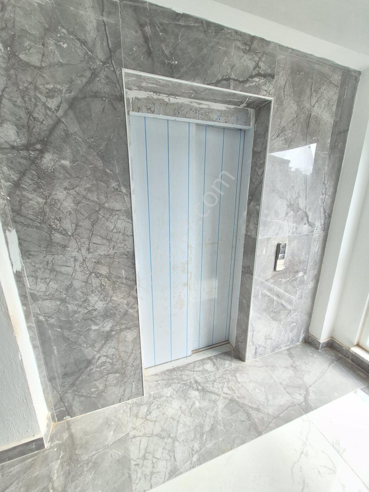 Gömeç Çarşı Merkezinde 1+1 Ara Kat Ön Cephe Kiralık Daire - Görsel 3