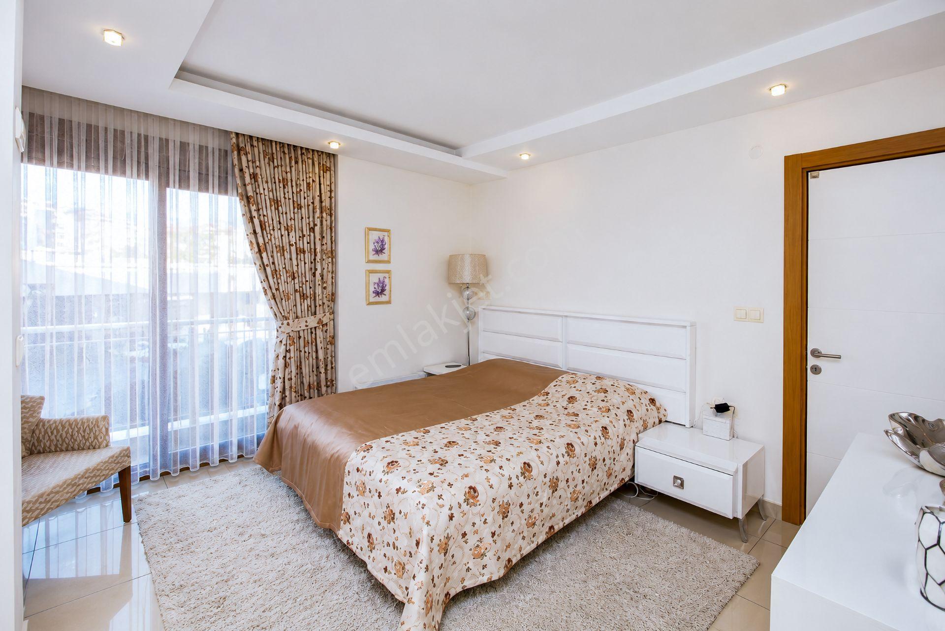 Cikcilli'de Prestijli Sitede Geniş Eşyalı 2+1 Daire - Görsel 14