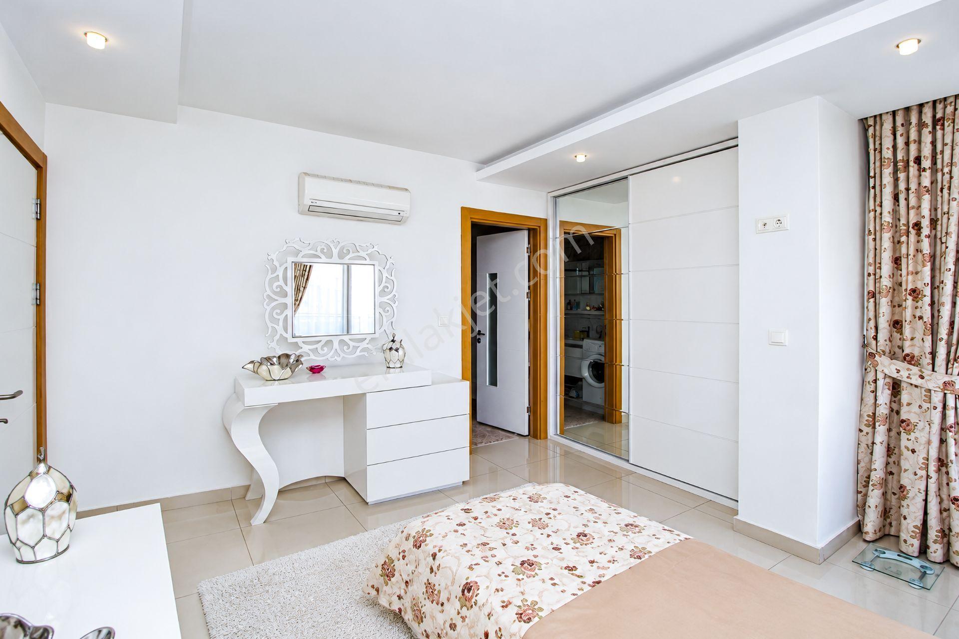 Cikcilli'de Prestijli Sitede Geniş Eşyalı 2+1 Daire - Görsel 16