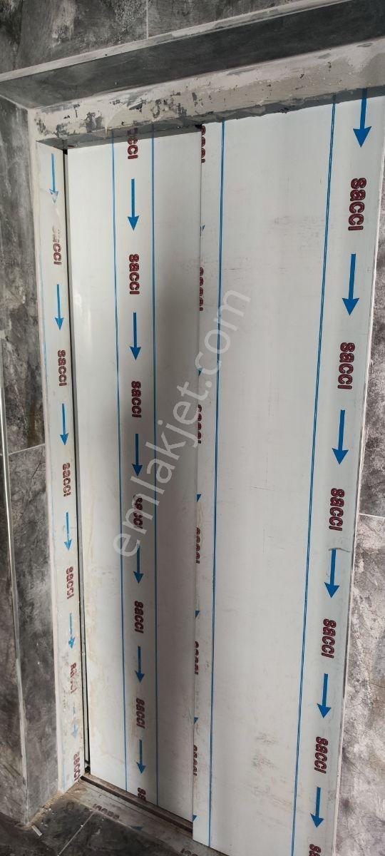 Uçardan Ana Yola Cepheli 2+1 Ebeveyn Banyolu Açık Mutfak Daire - Görsel 8