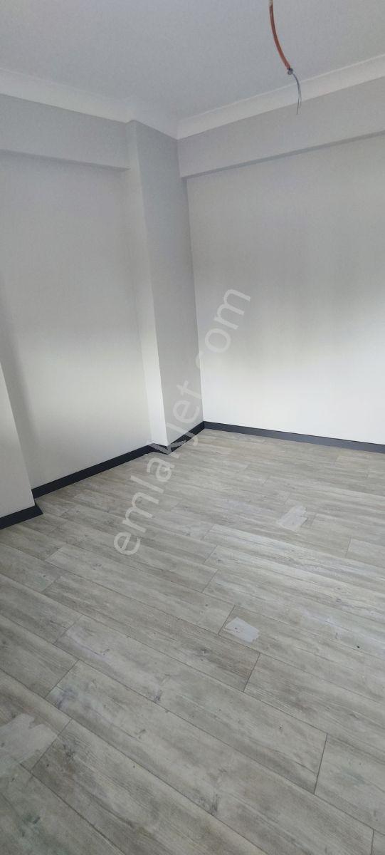 Uçardan Ana Yola Cepheli 2+1 Ebeveyn Banyolu Açık Mutfak Daire - Görsel 3