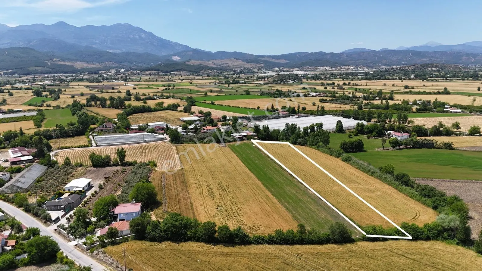 Seydikemer Çamurköyde Satılık 6.000 M² Tarla