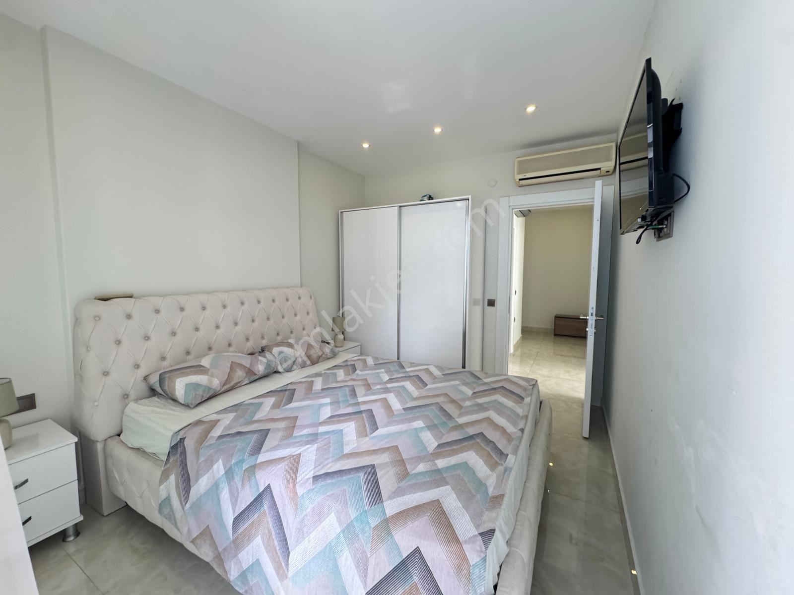 Denize Sıfır Eşyalı 2+1 Havuz & Deniz Manzaralı Muhteşem Site - Görsel 3