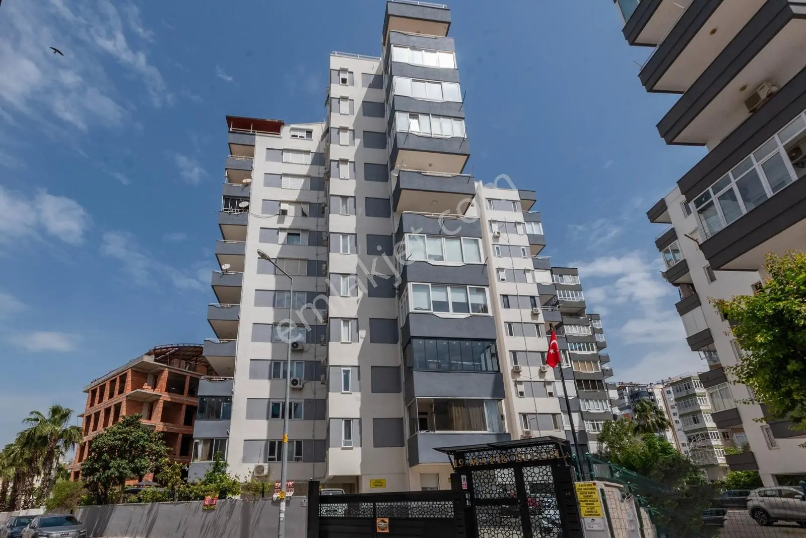 Yeşilbahçe 19 Mayıs Sitesi Havuzlu 3+1 Satılık Daire