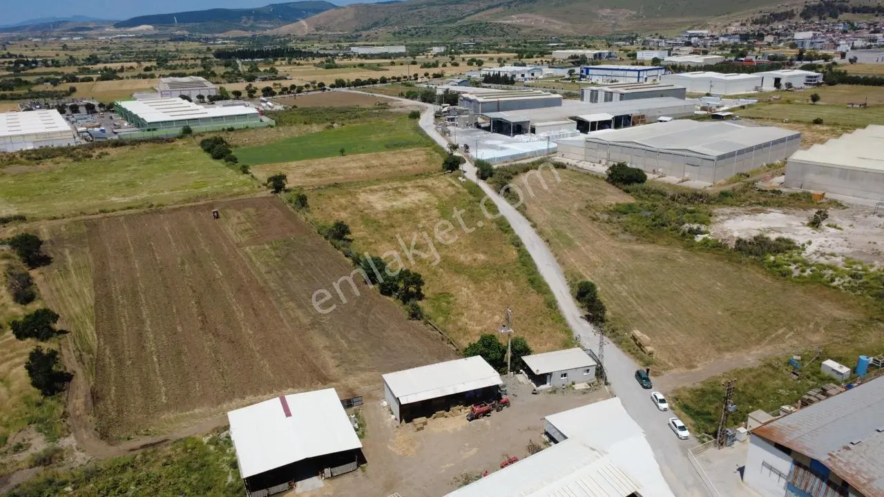 Helvacıda 8243m2 Yola Cephe Depoların Olduğu Yerde Tarla - Görsel 4
