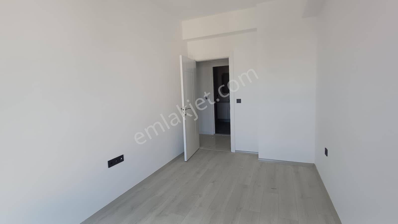 Bayraklı'da Cadde Üzerinde Köşe Konumda Sıfır Satılık 3+1 Daire - Görsel 21