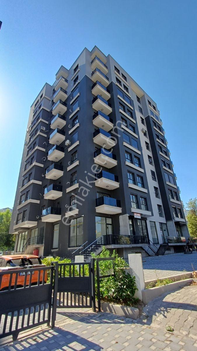 Bayraklı'da Cadde Üzerinde Köşe Konumda Sıfır Satılık 3+1 Daire - Görsel 22