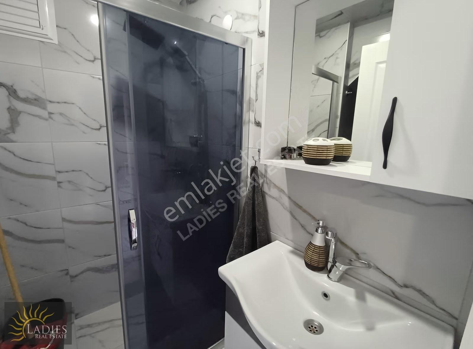 Ladies'den Kapalı Mutfak Asansörlü Extralı Daire - Görsel 12