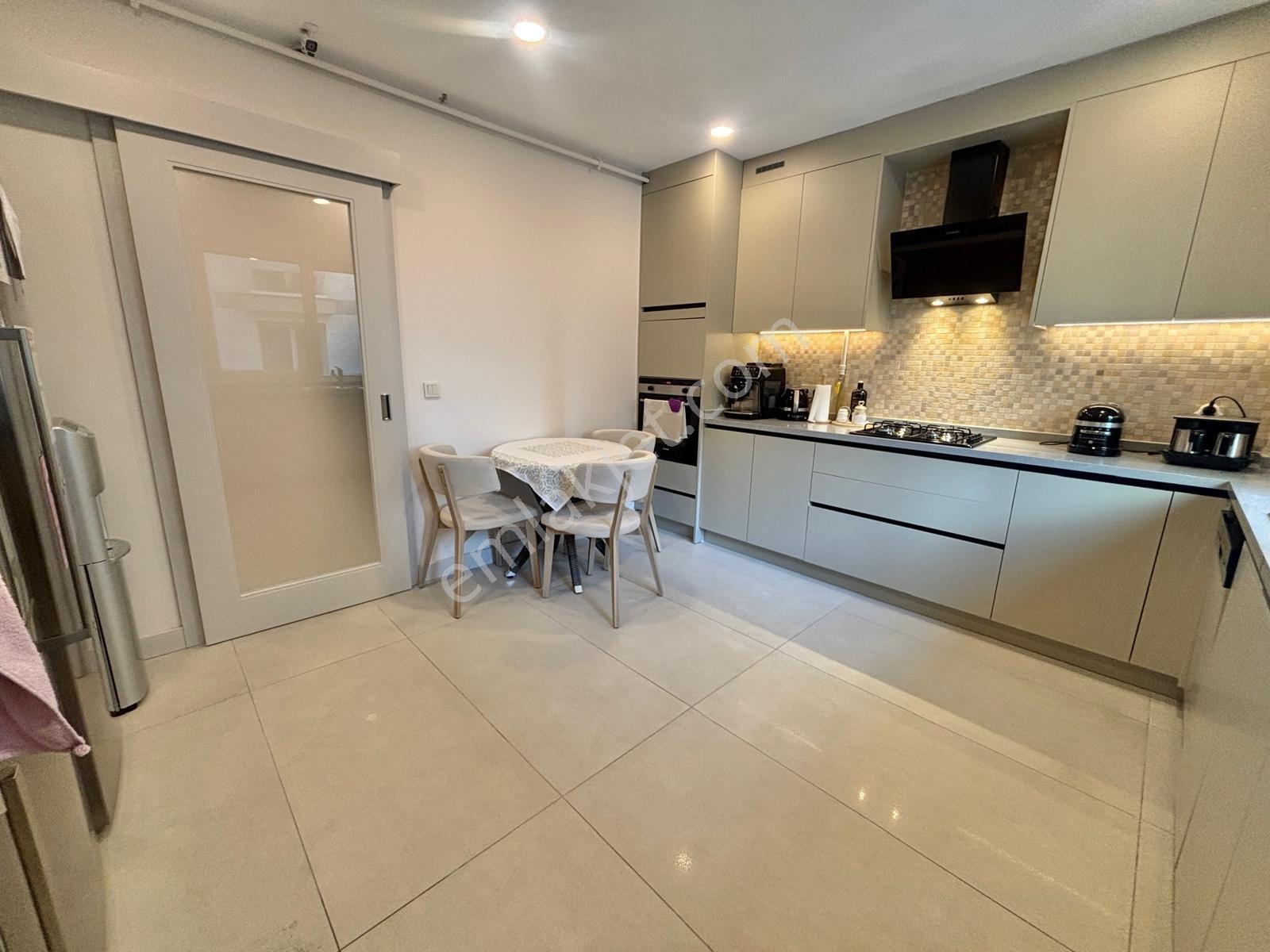 Erenköy Divanın Sokağında 180 M2 4+1 Balkonlu Daire - Görsel 23