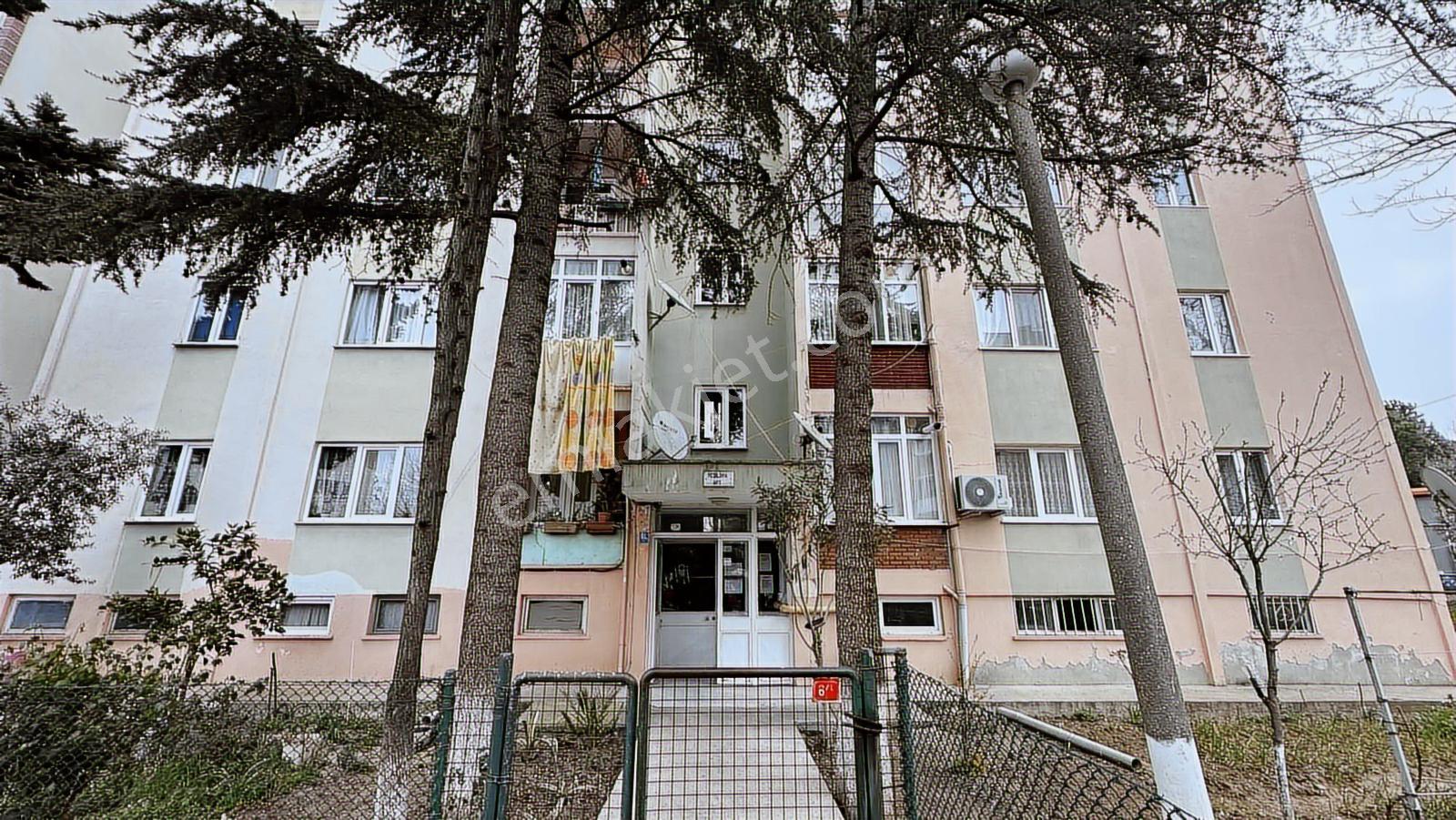 Çorlu Havuzlar Göçmen Konutları Sitesinde, Ara Kat 2+1 Satılık