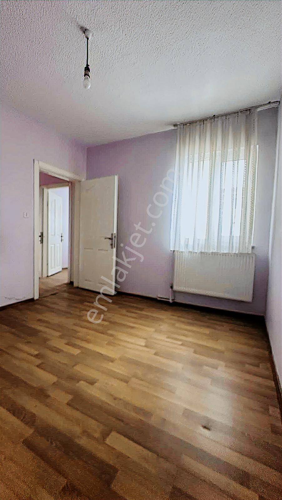 Çorlu Havuzlar Göçmen Konutları Sitesinde, Ara Kat 2+1 Satılık - Görsel 7