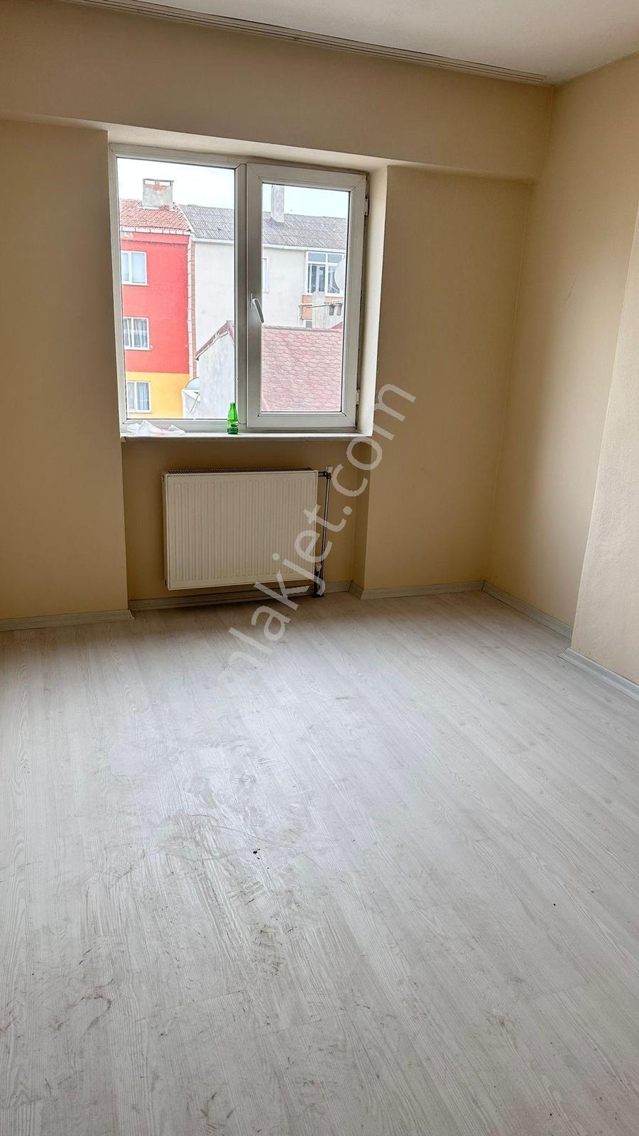 Reşadiye Mahallesi Satılık 3+1 4.kat Asansörlü İskanlı Acilllll - Görsel 4