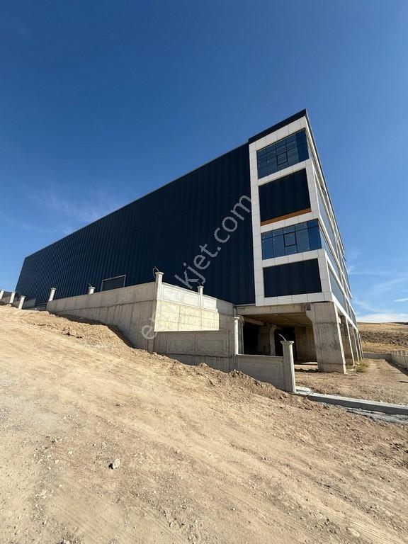 Saray'da 7200m2 Kiralık Fabrika